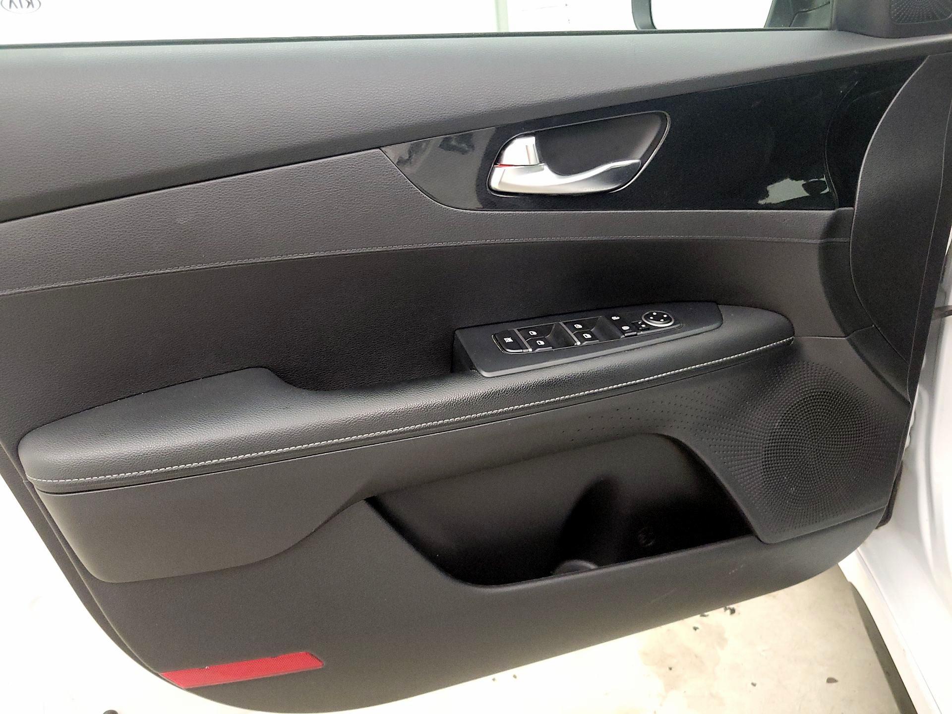 Thumbnail: 2021 Kia Forte - 12