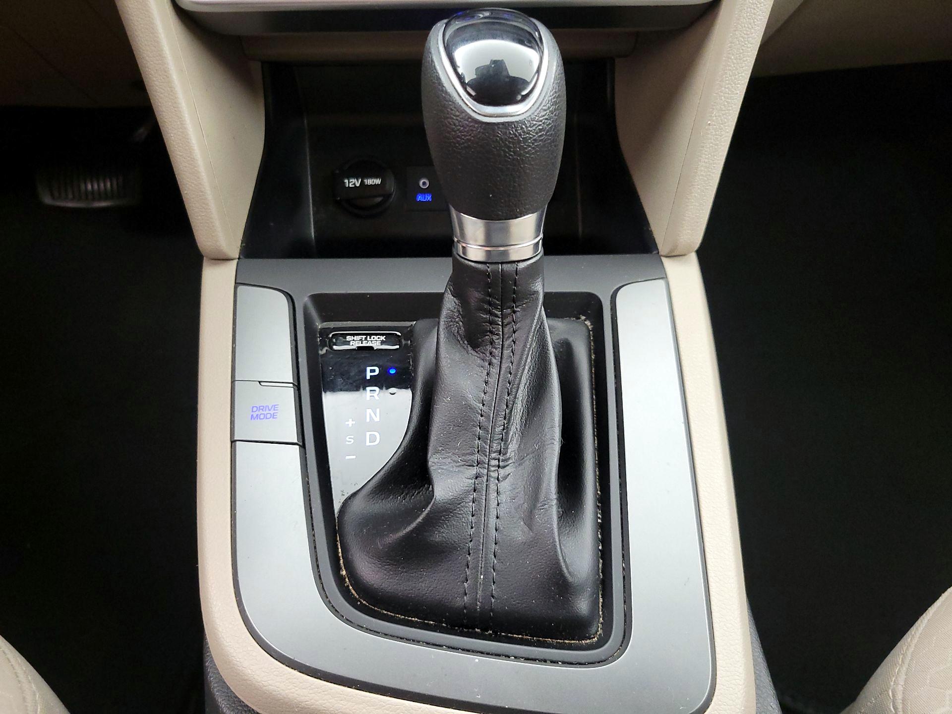 Thumbnail: 2020 Hyundai Elantra - 17