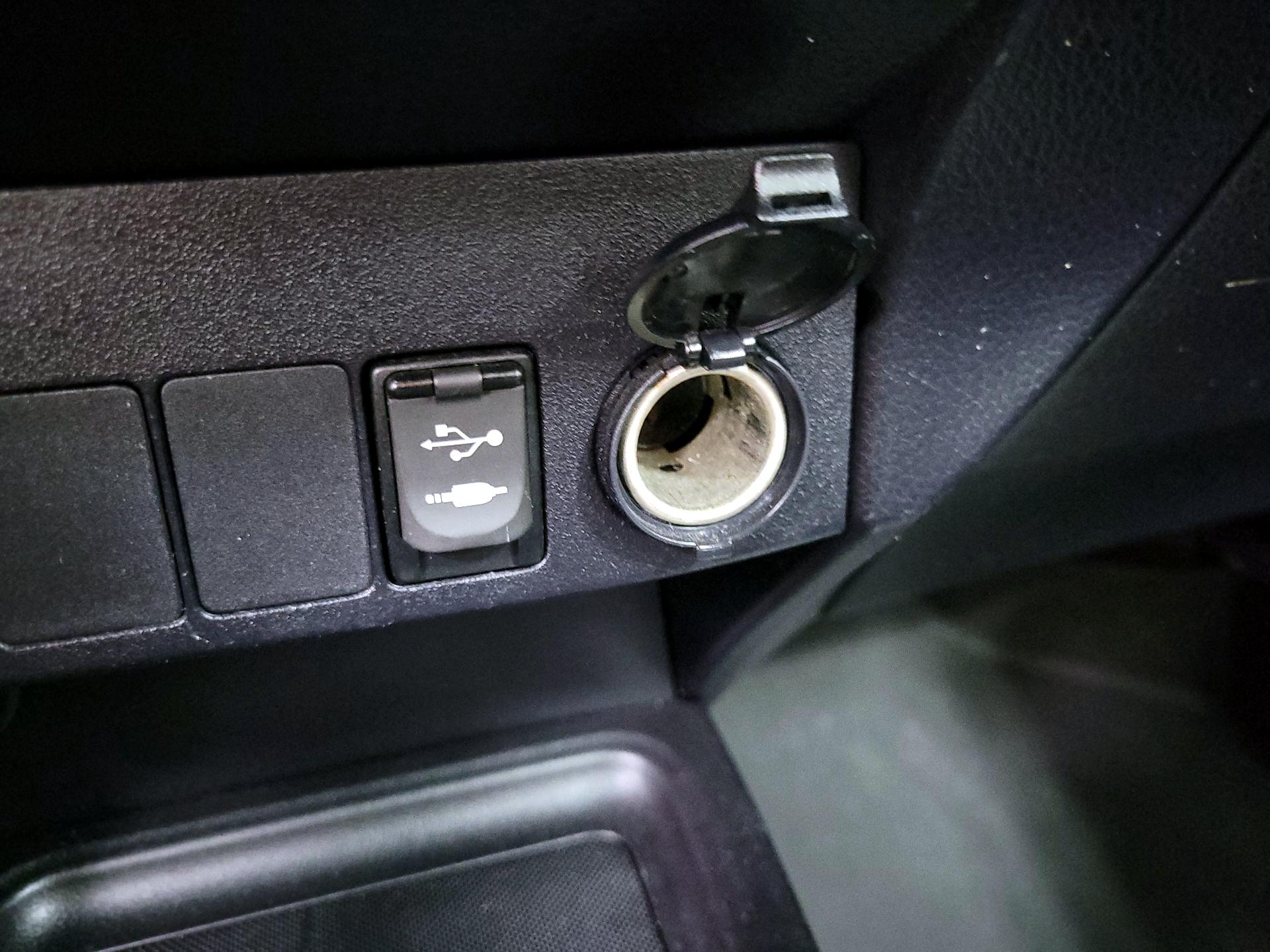 Thumbnail: 2014 Toyota RAV4 - 18
