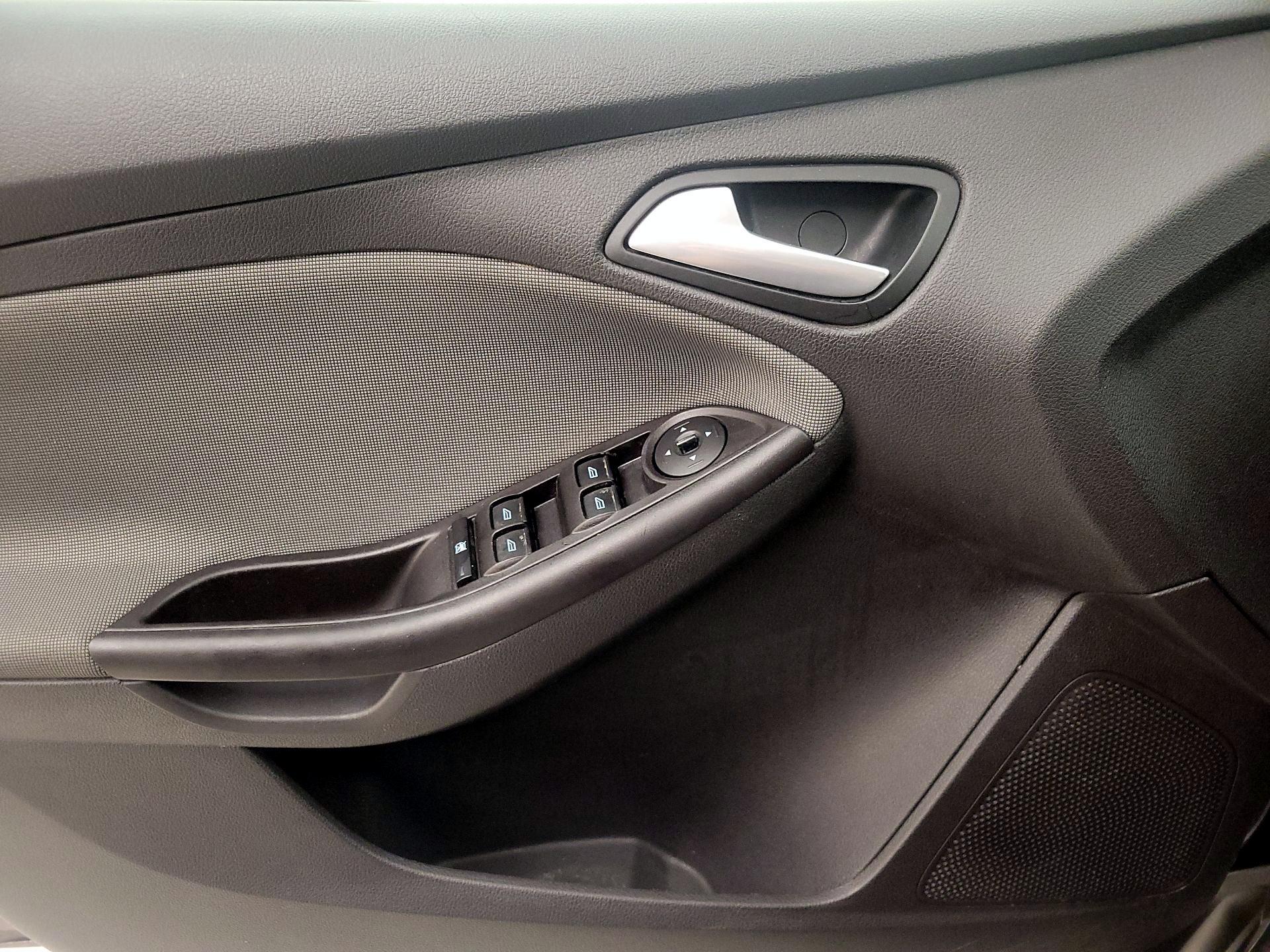 Thumbnail: 2014 Ford Focus - 12