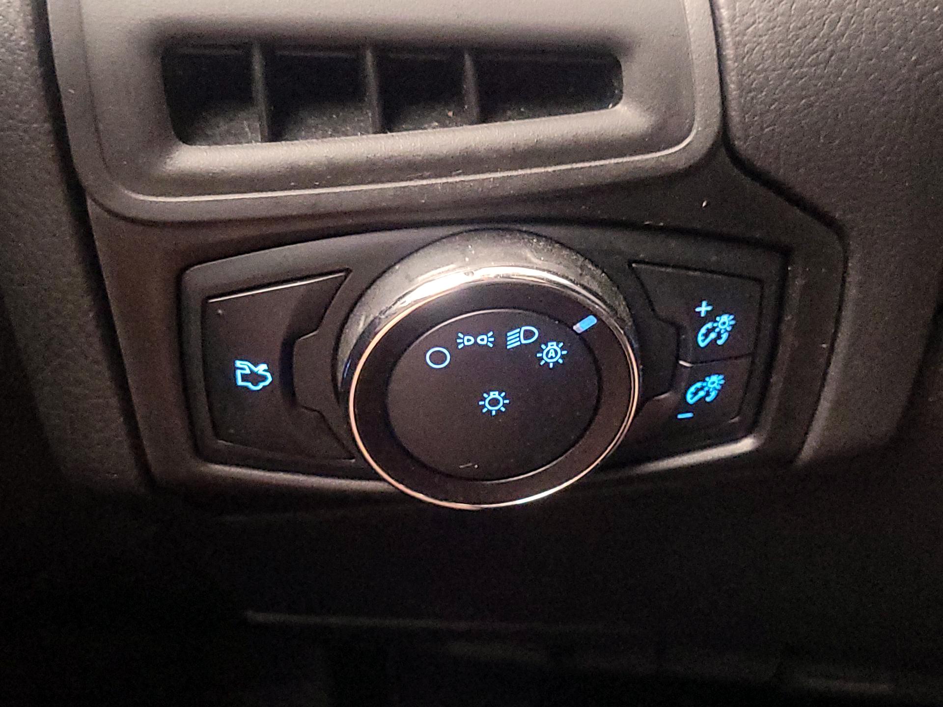 Thumbnail: 2014 Ford Focus - 13