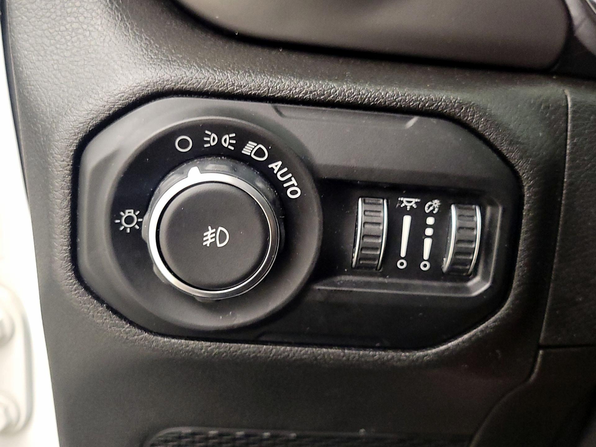 Thumbnail: 2019 Jeep Wrangler - 13