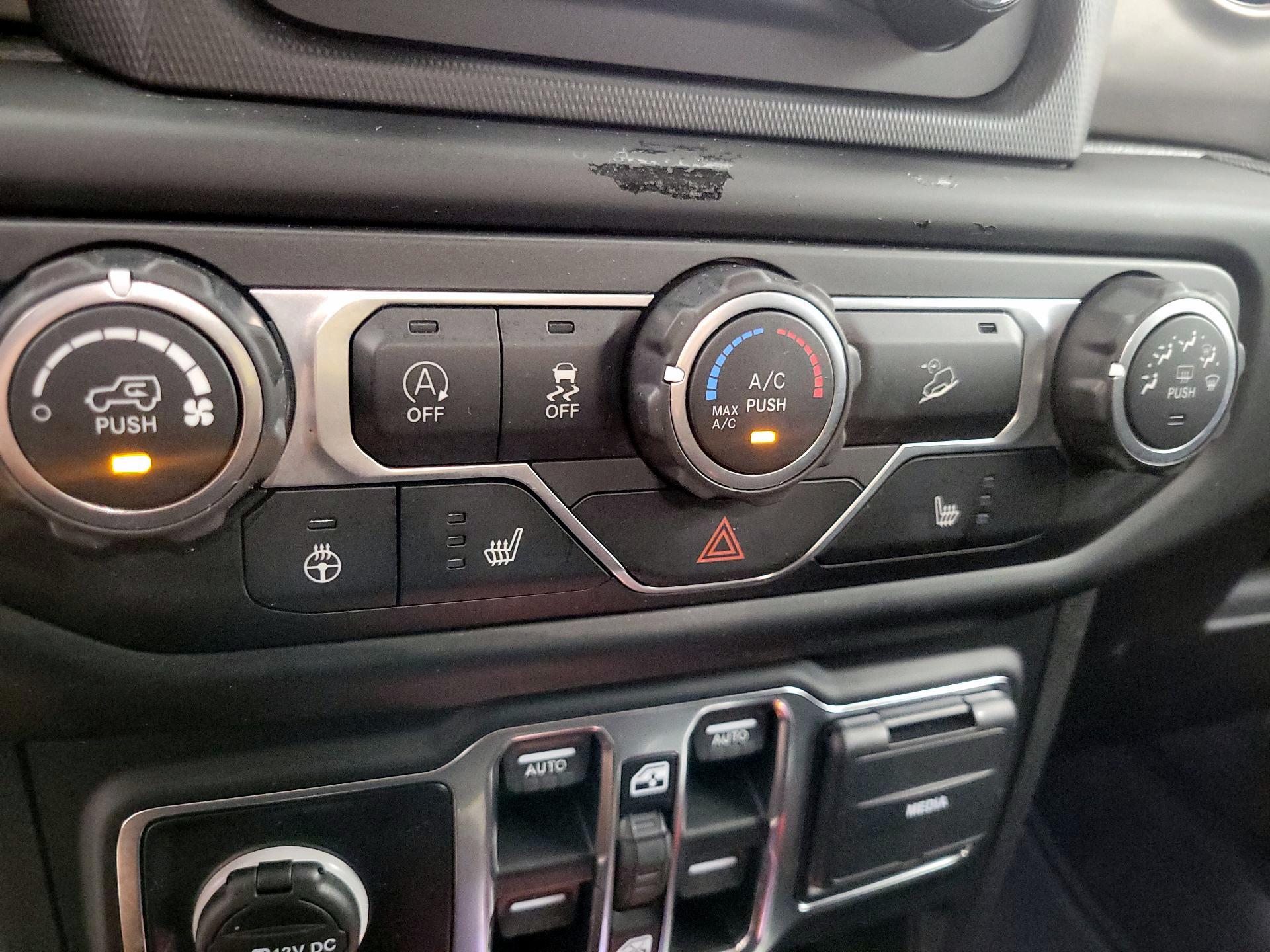 Thumbnail: 2019 Jeep Wrangler - 16