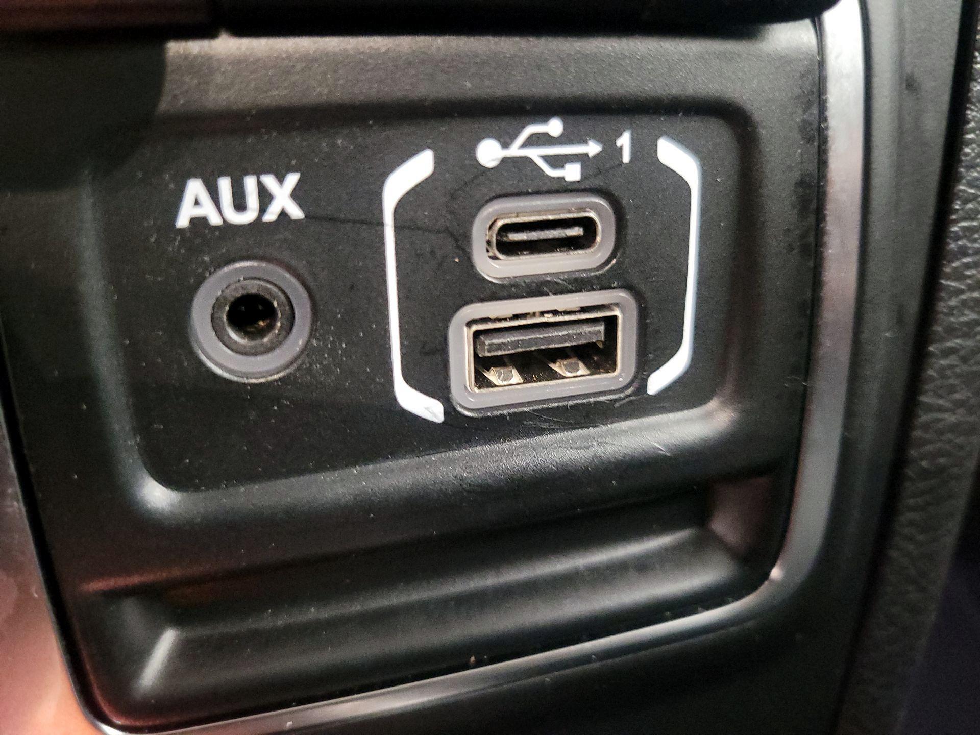 Thumbnail: 2019 Jeep Wrangler - 18