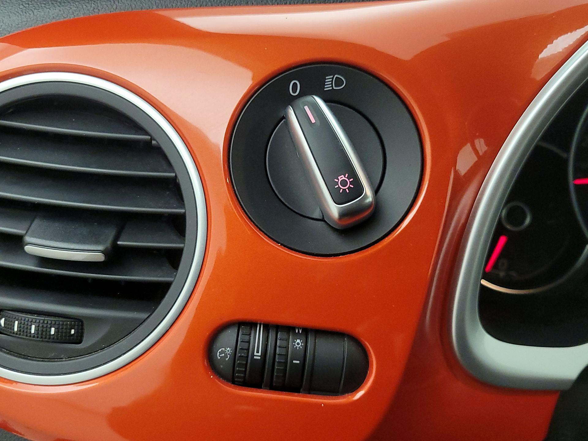 Thumbnail: 2019 Volkswagen Beetle - 13