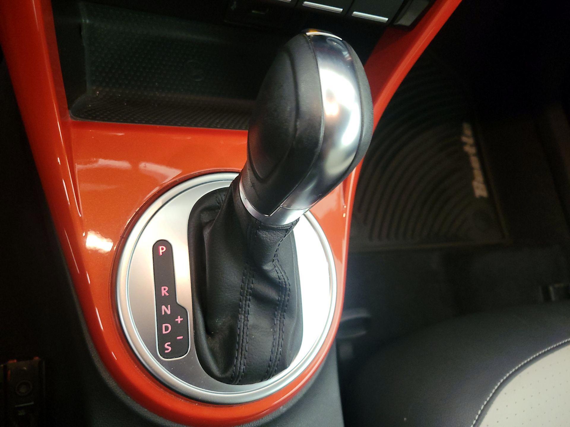 Thumbnail: 2019 Volkswagen Beetle - 17