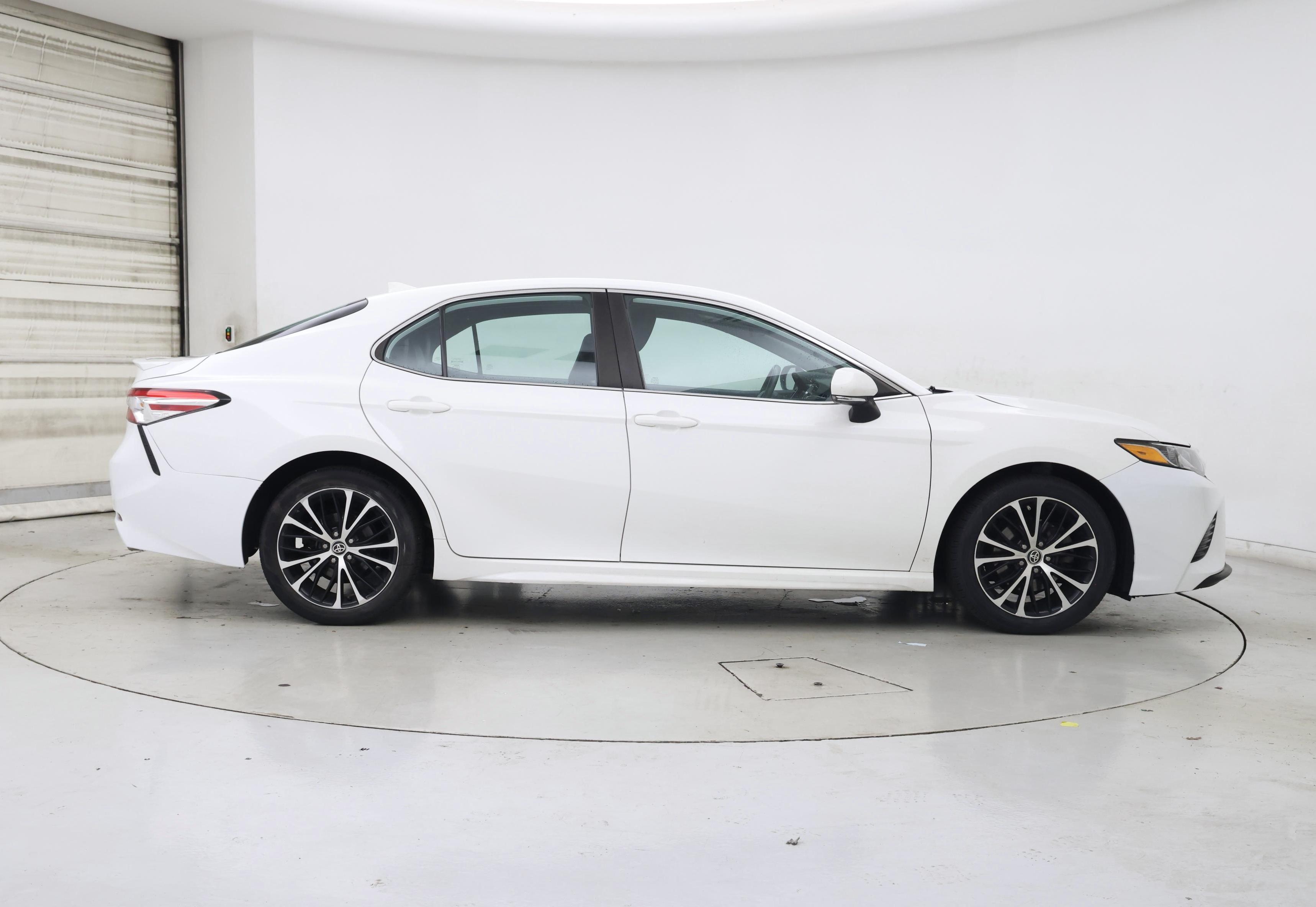 Thumbnail: 2020 Toyota Camry - 7