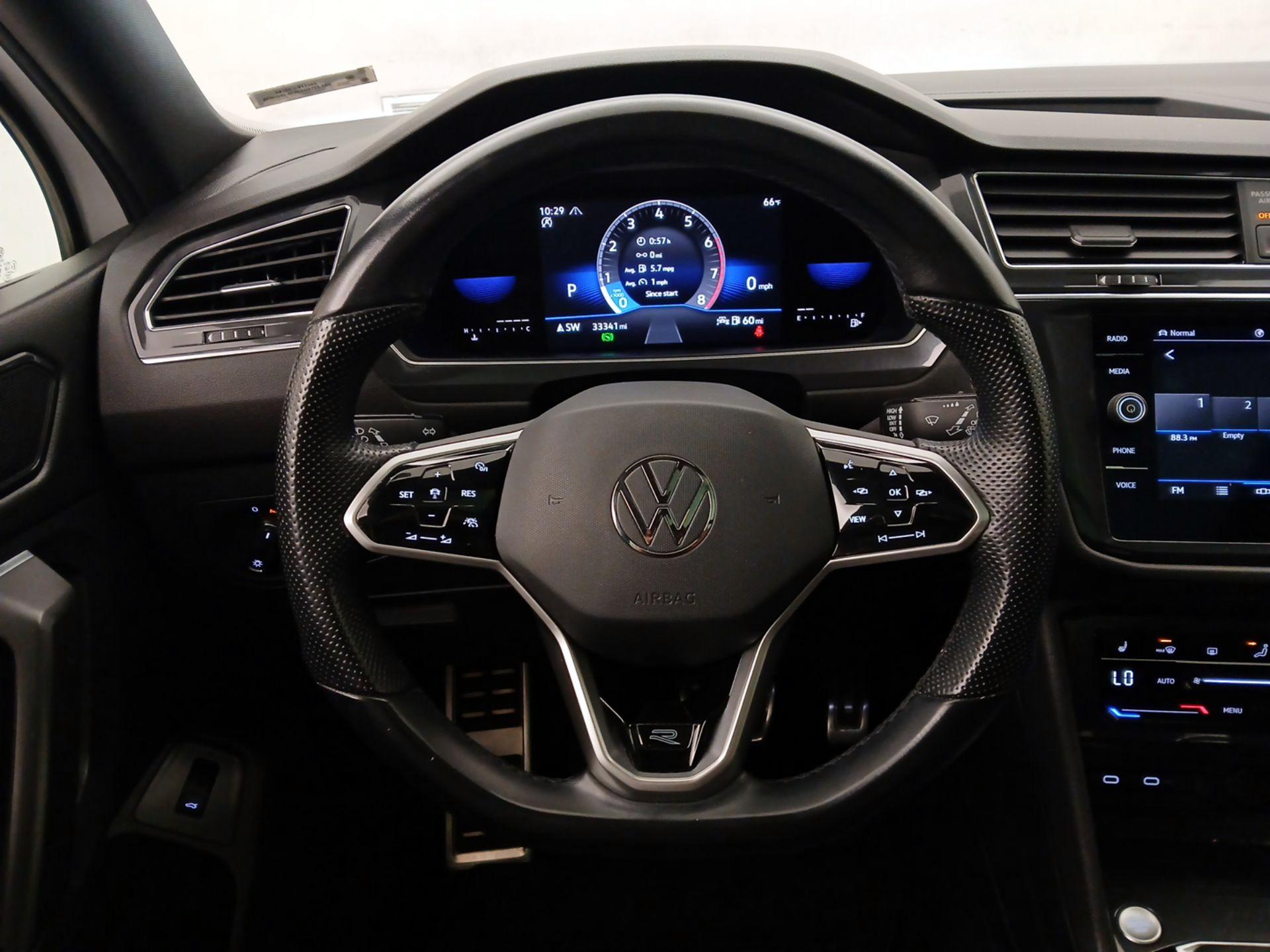 Thumbnail: 2022 Volkswagen Tiguan - 10