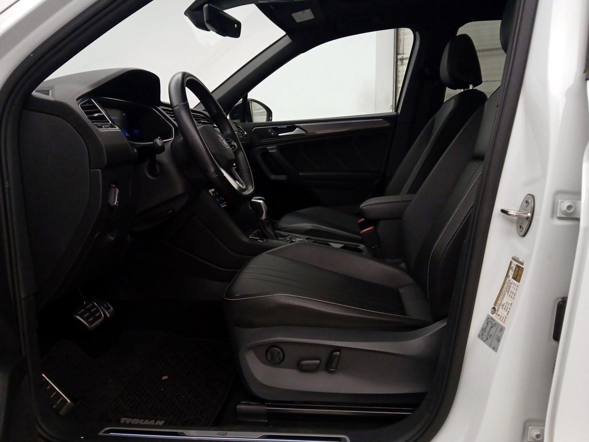 Thumbnail: 2022 Volkswagen Tiguan - 11