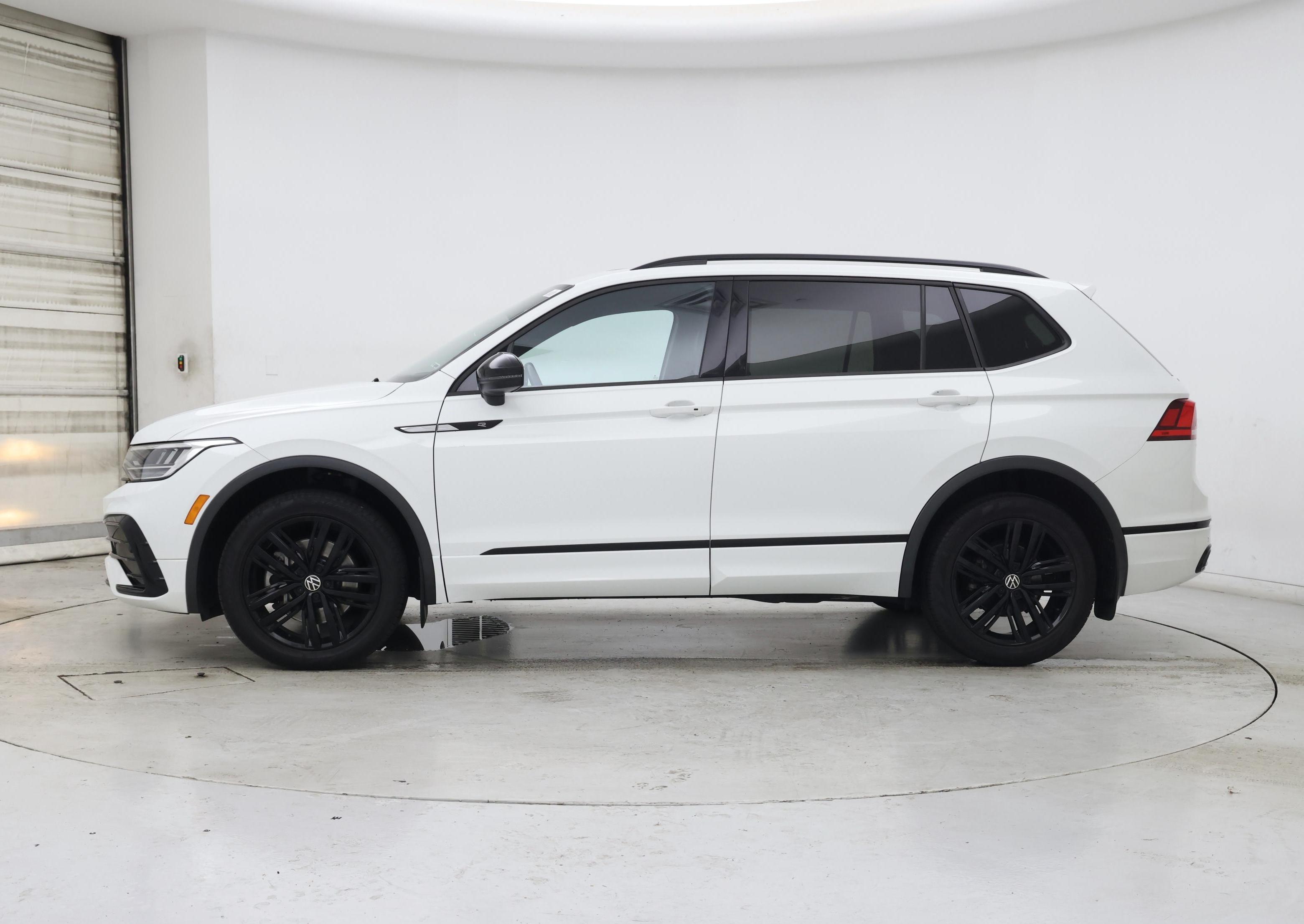 Thumbnail: 2022 Volkswagen Tiguan - 3