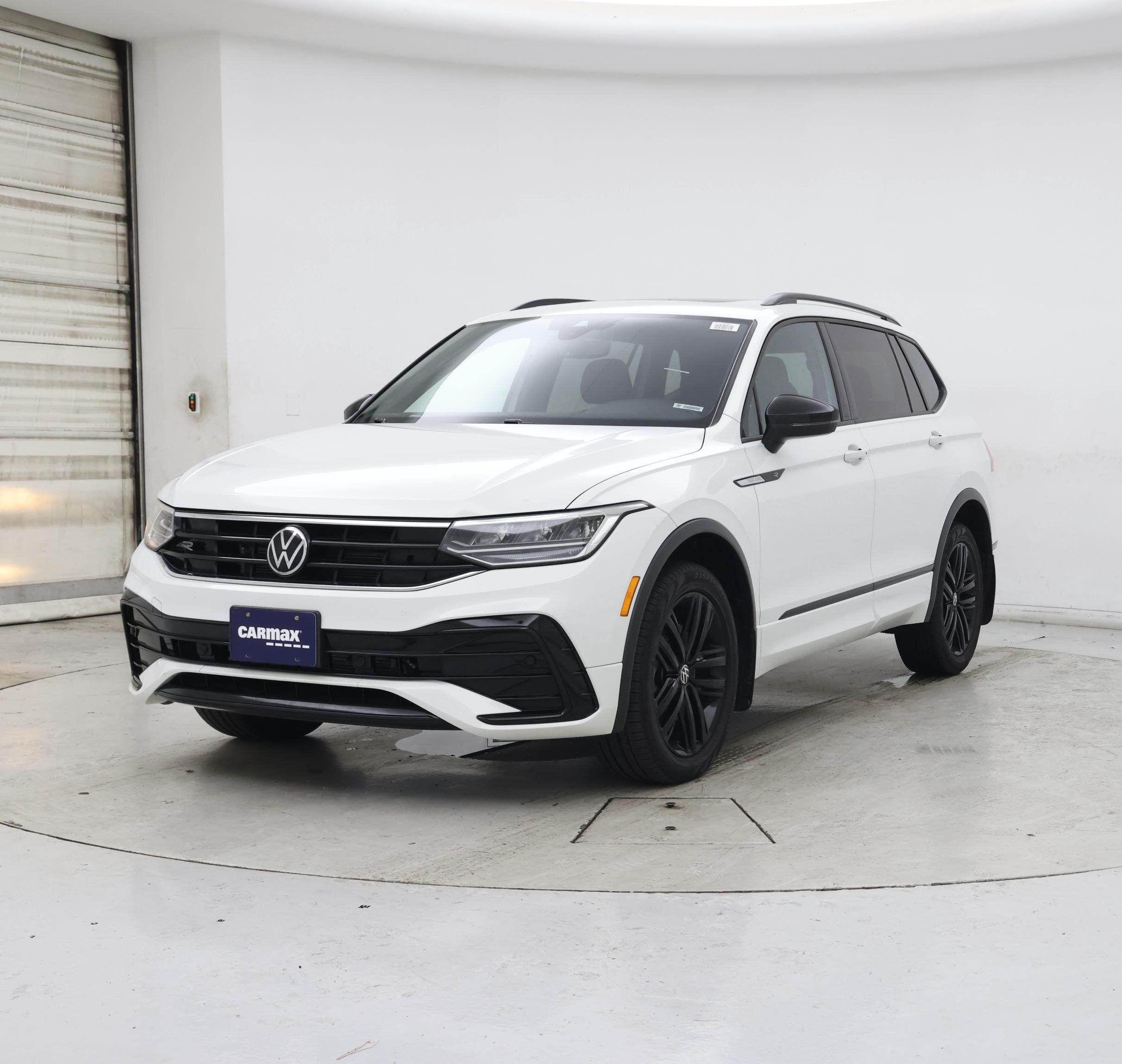Thumbnail: 2022 Volkswagen Tiguan - 4