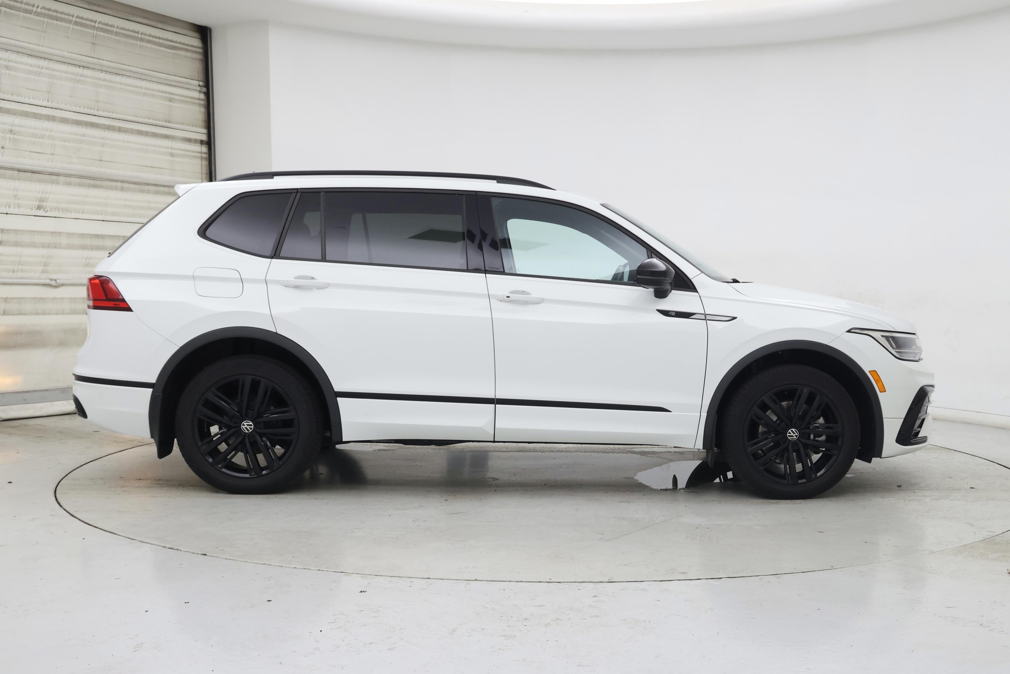 Thumbnail: 2022 Volkswagen Tiguan - 7