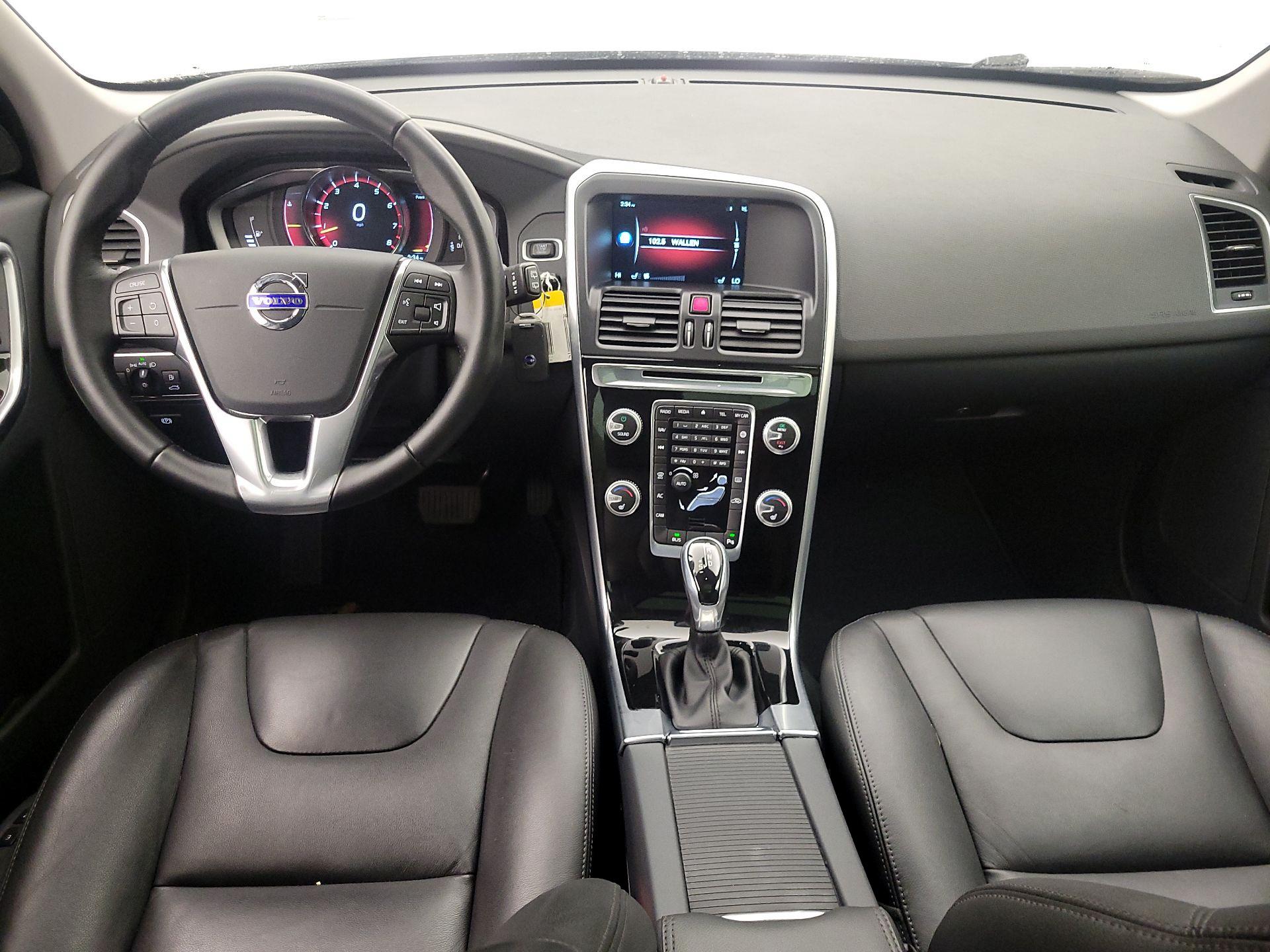 Thumbnail: 2016 Volvo XC60 - 9