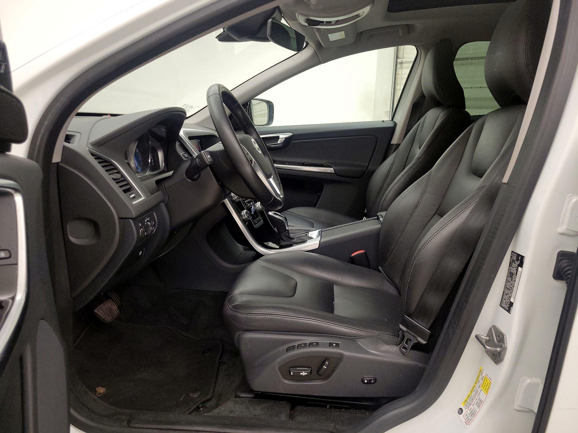 Thumbnail: 2016 Volvo XC60 - 11