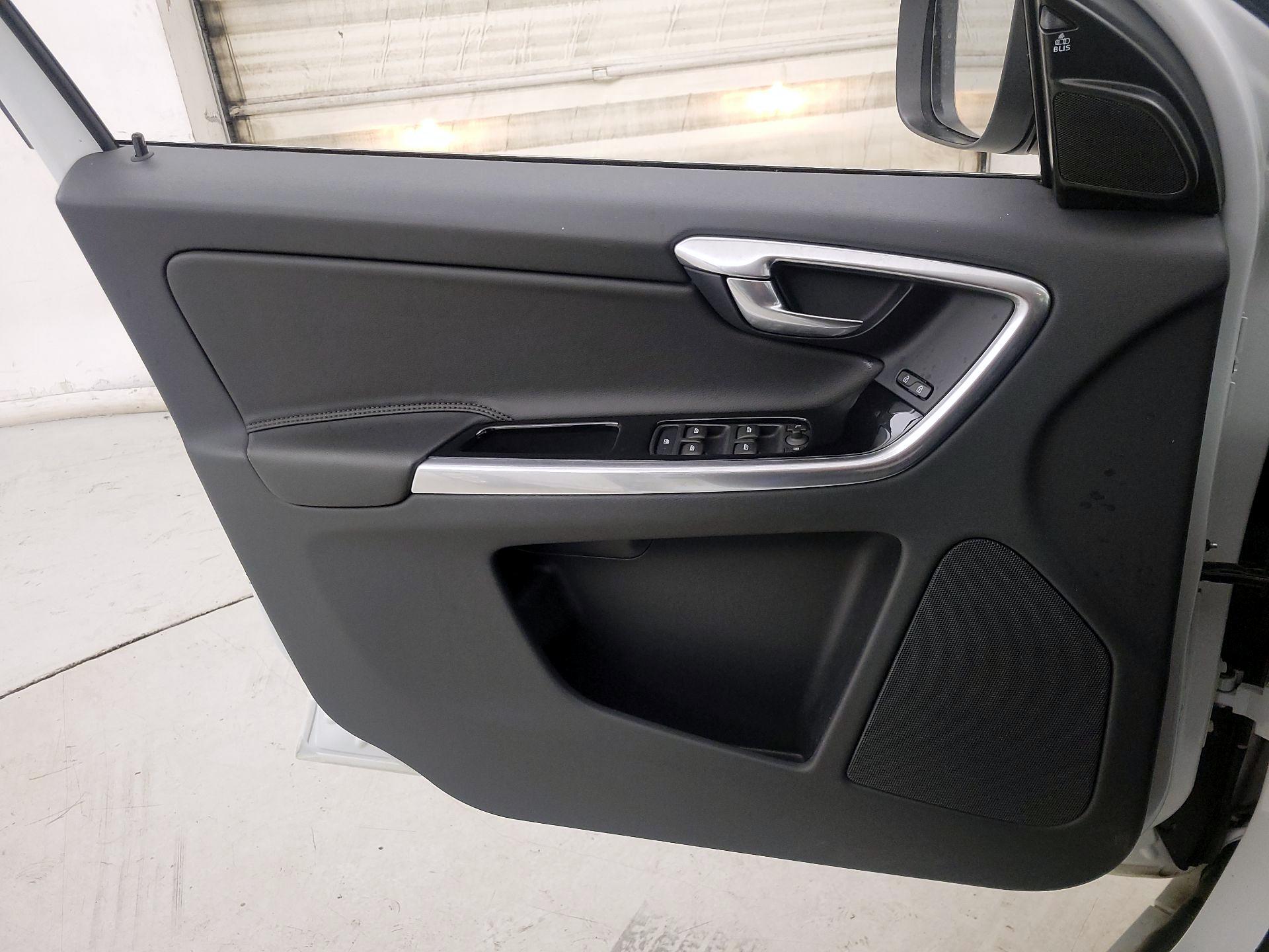 Thumbnail: 2016 Volvo XC60 - 12