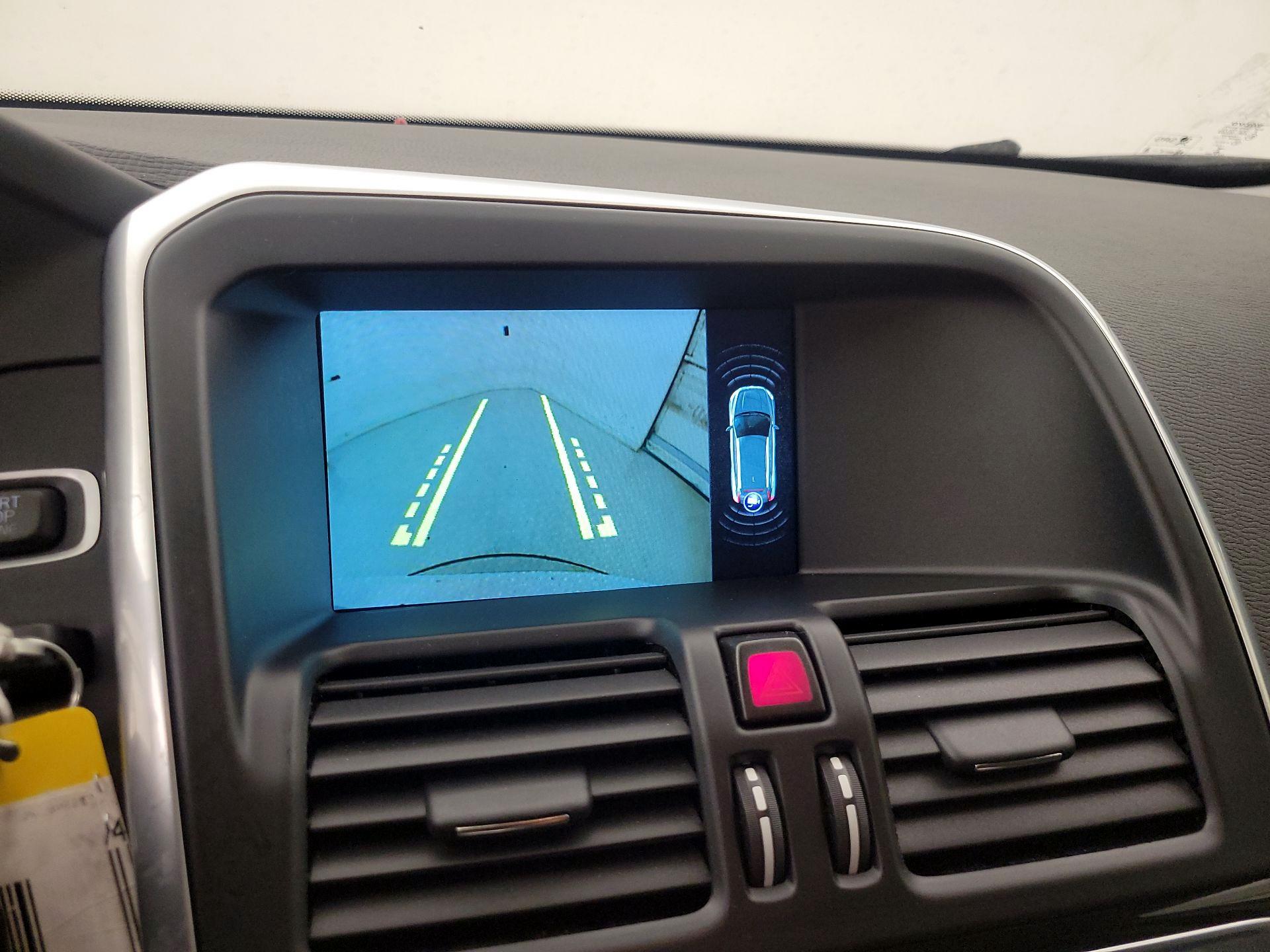 Thumbnail: 2016 Volvo XC60 - 15