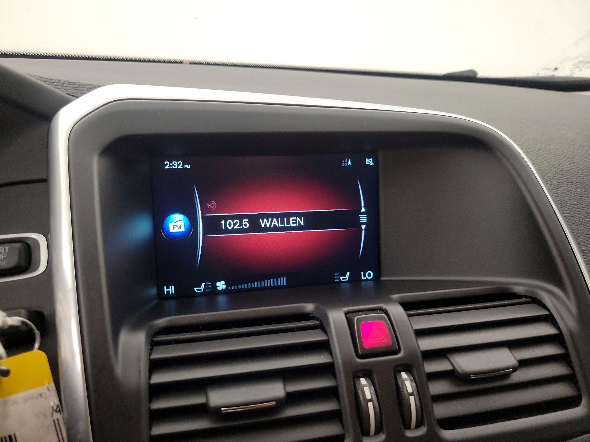 Thumbnail: 2016 Volvo XC60 - 16