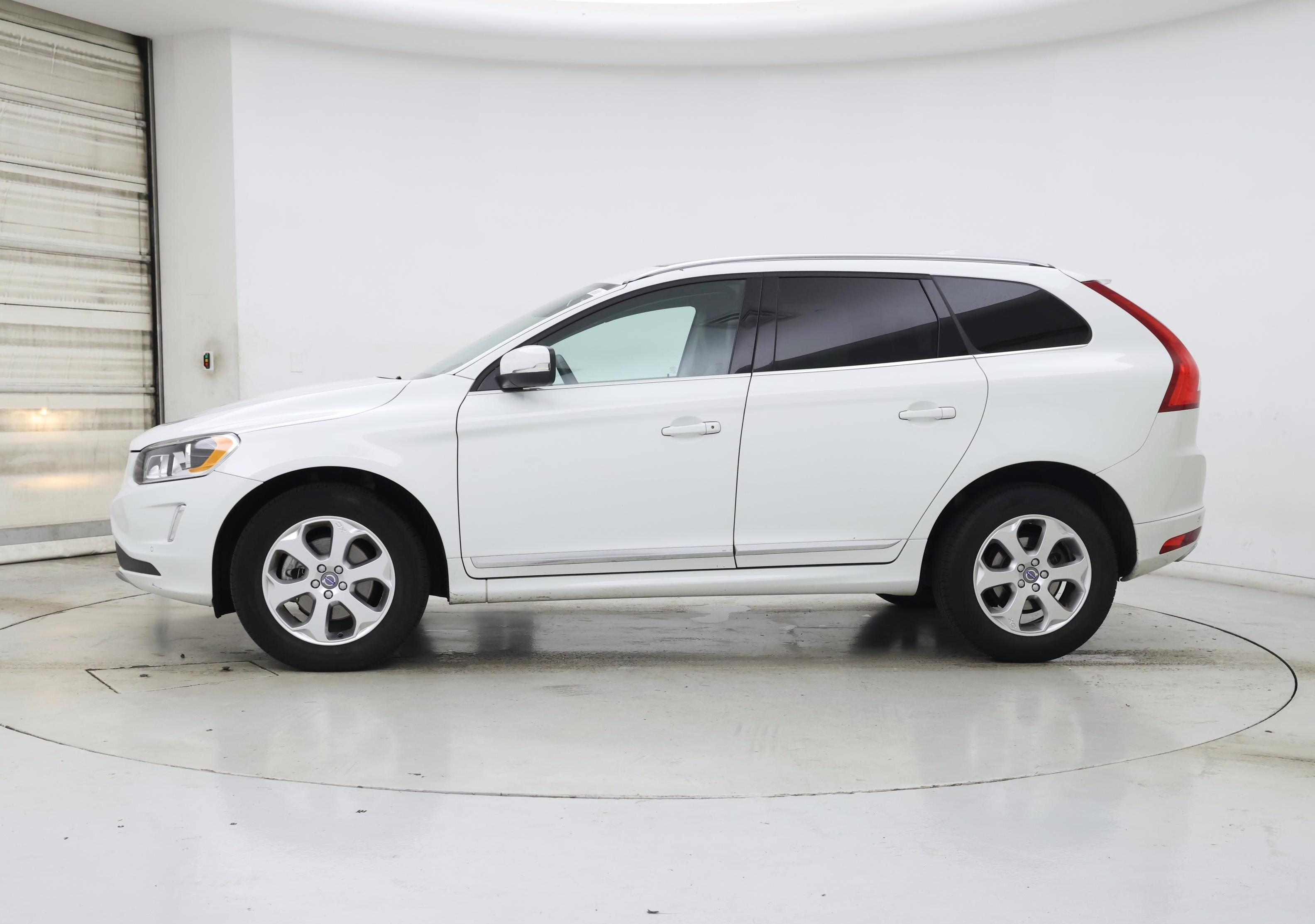 Thumbnail: 2016 Volvo XC60 - 3