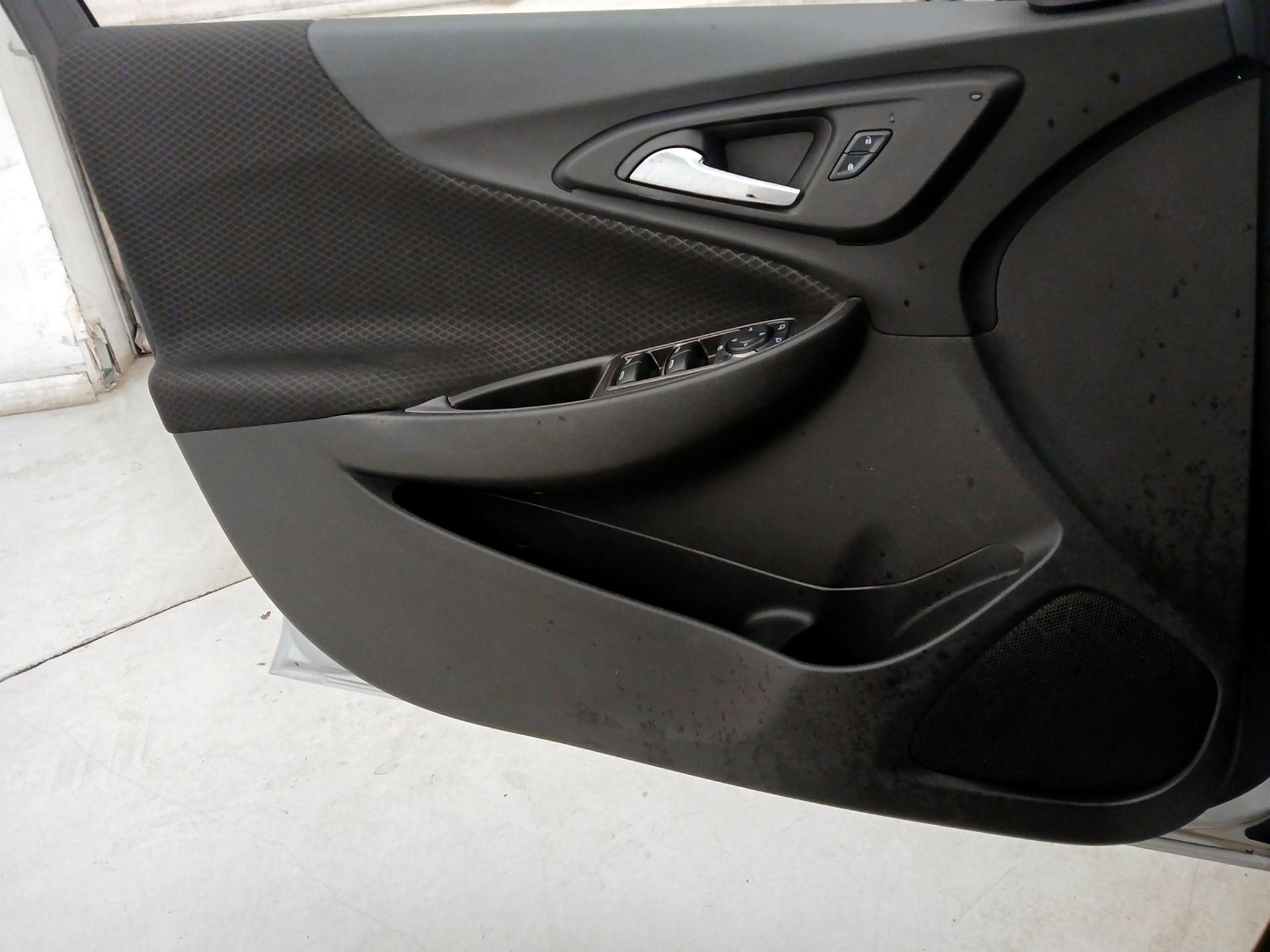 Thumbnail: 2016 Chevrolet Malibu - 12