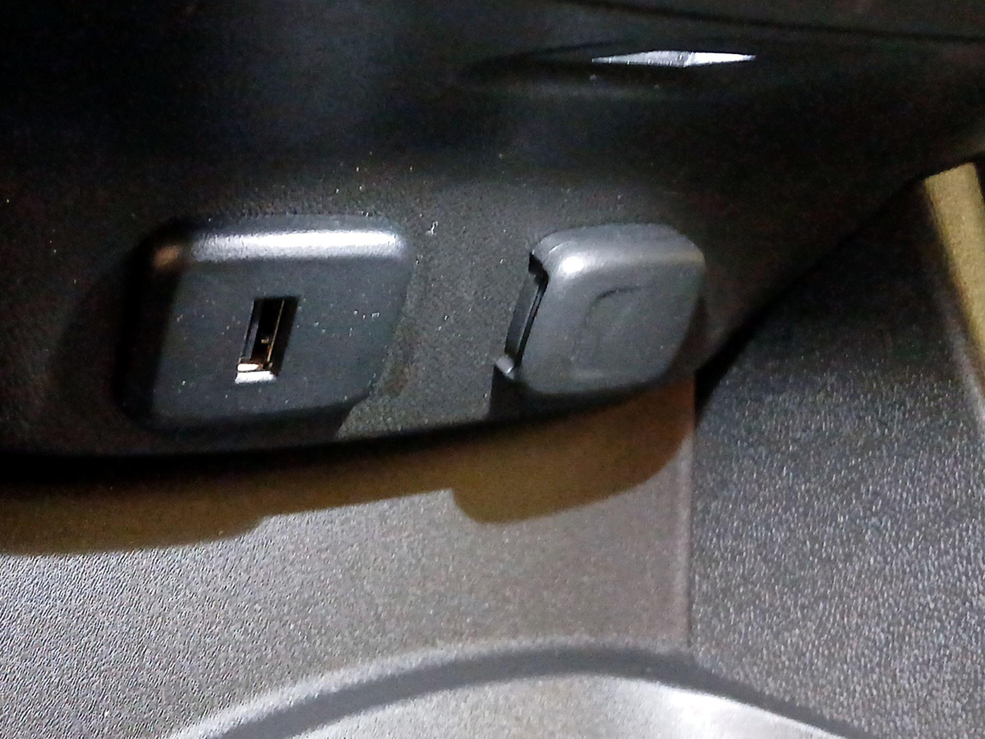 Thumbnail: 2016 Chevrolet Malibu - 18