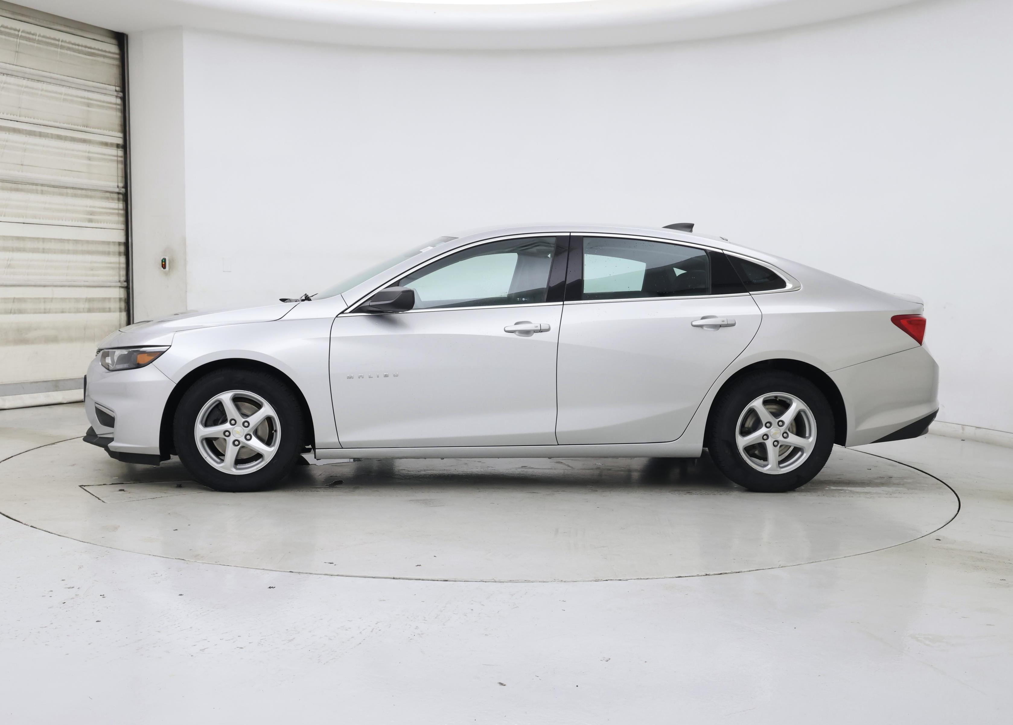 Thumbnail: 2016 Chevrolet Malibu - 3