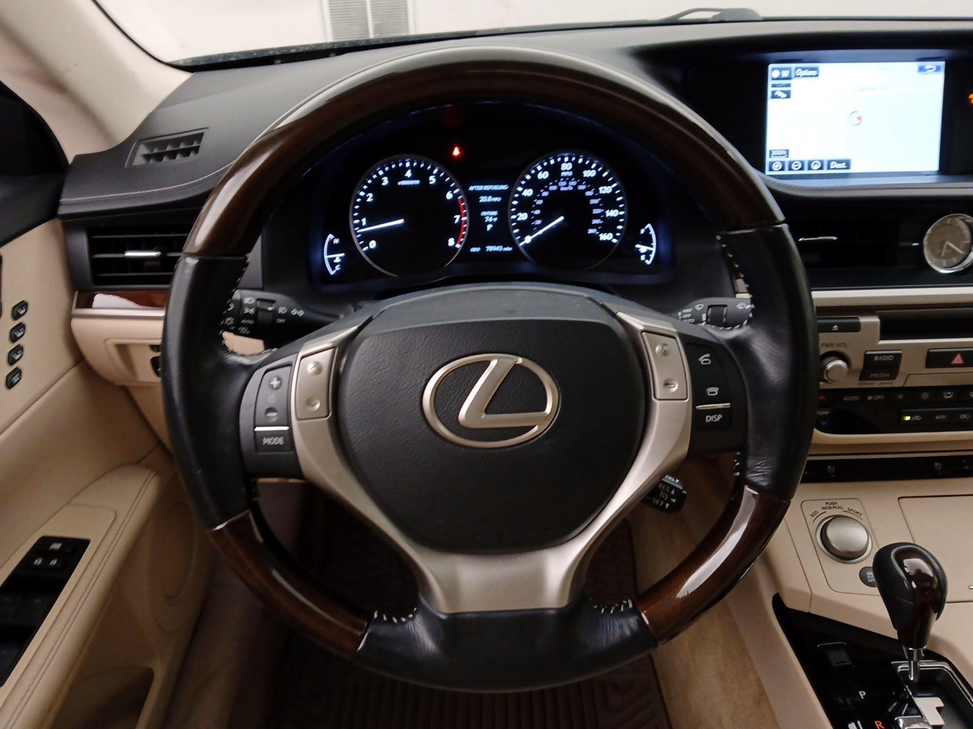 Thumbnail: 2015 Lexus ES - 10