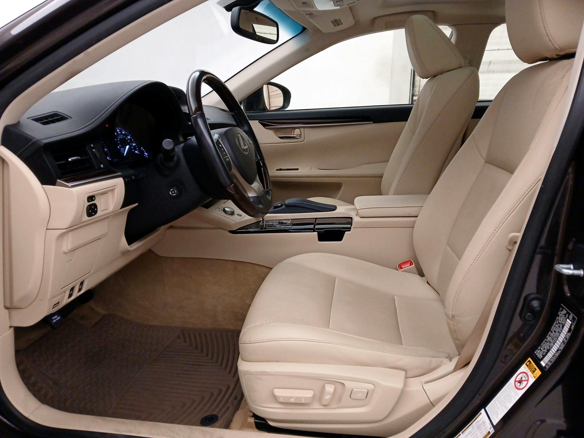 Thumbnail: 2015 Lexus ES - 11