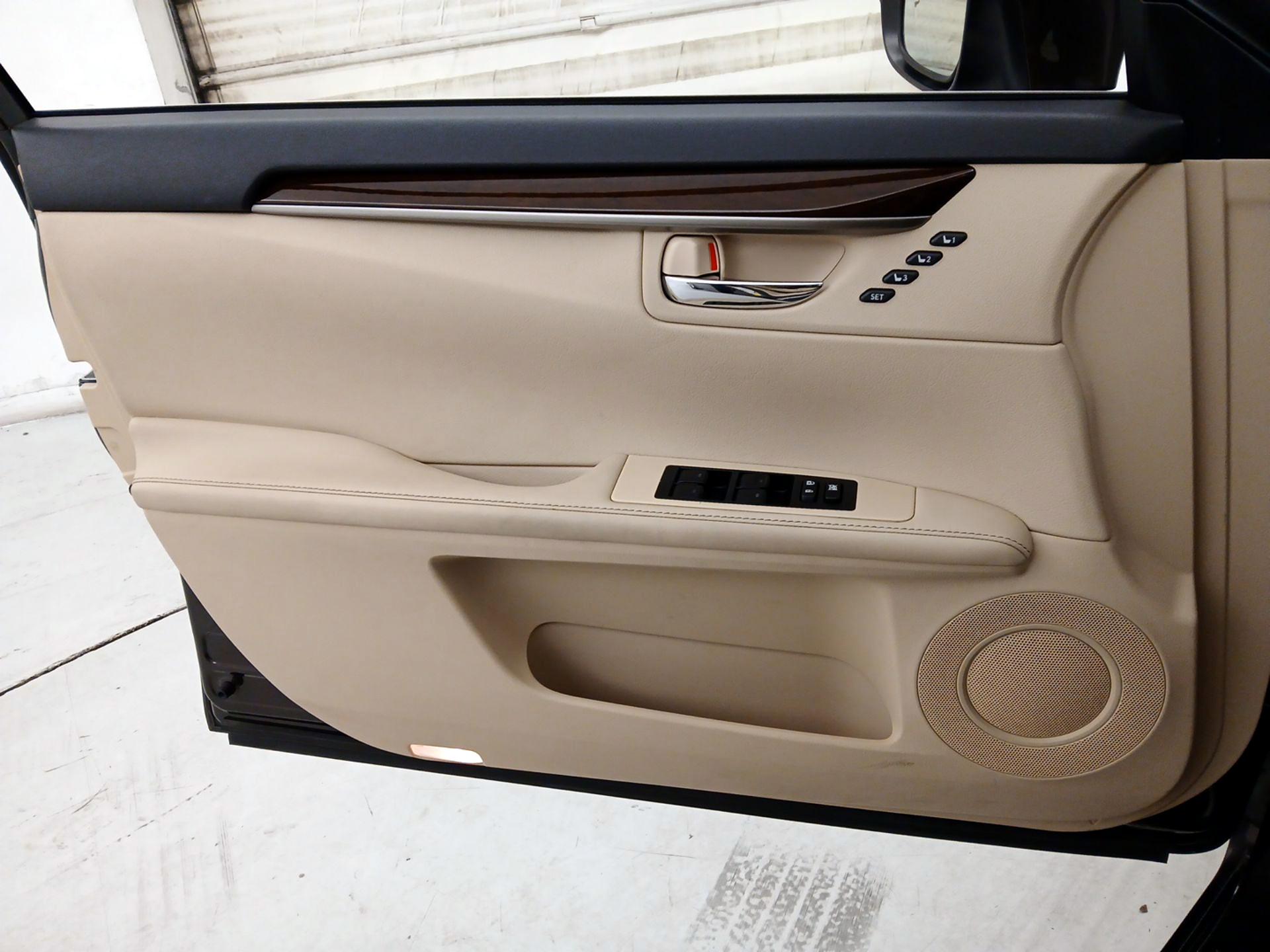 Thumbnail: 2015 Lexus ES - 12