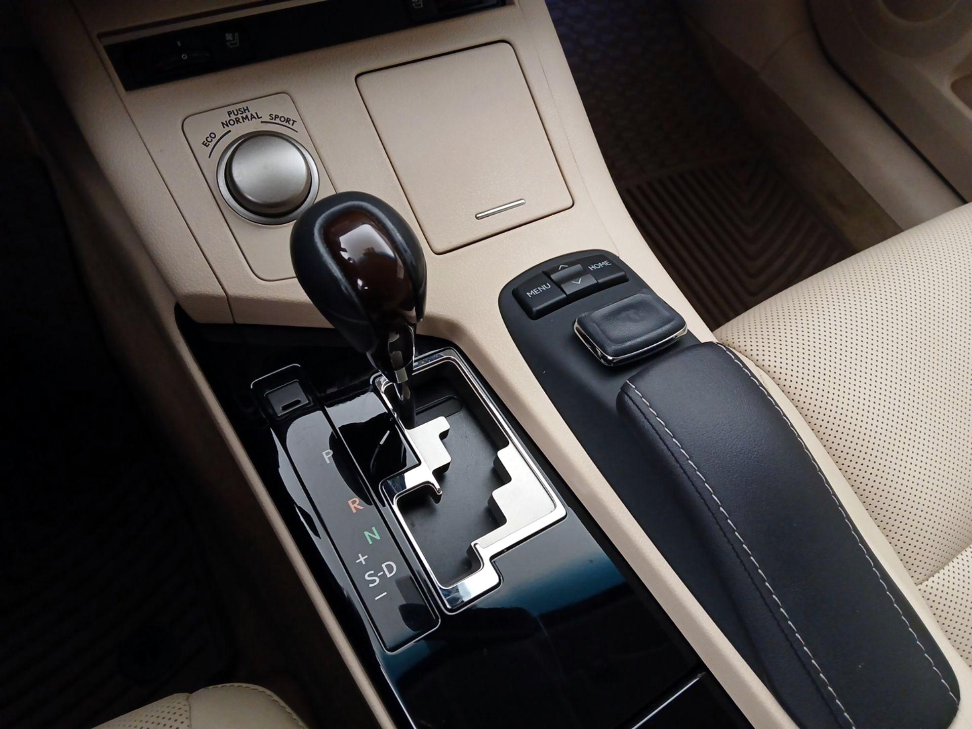 Thumbnail: 2015 Lexus ES - 18