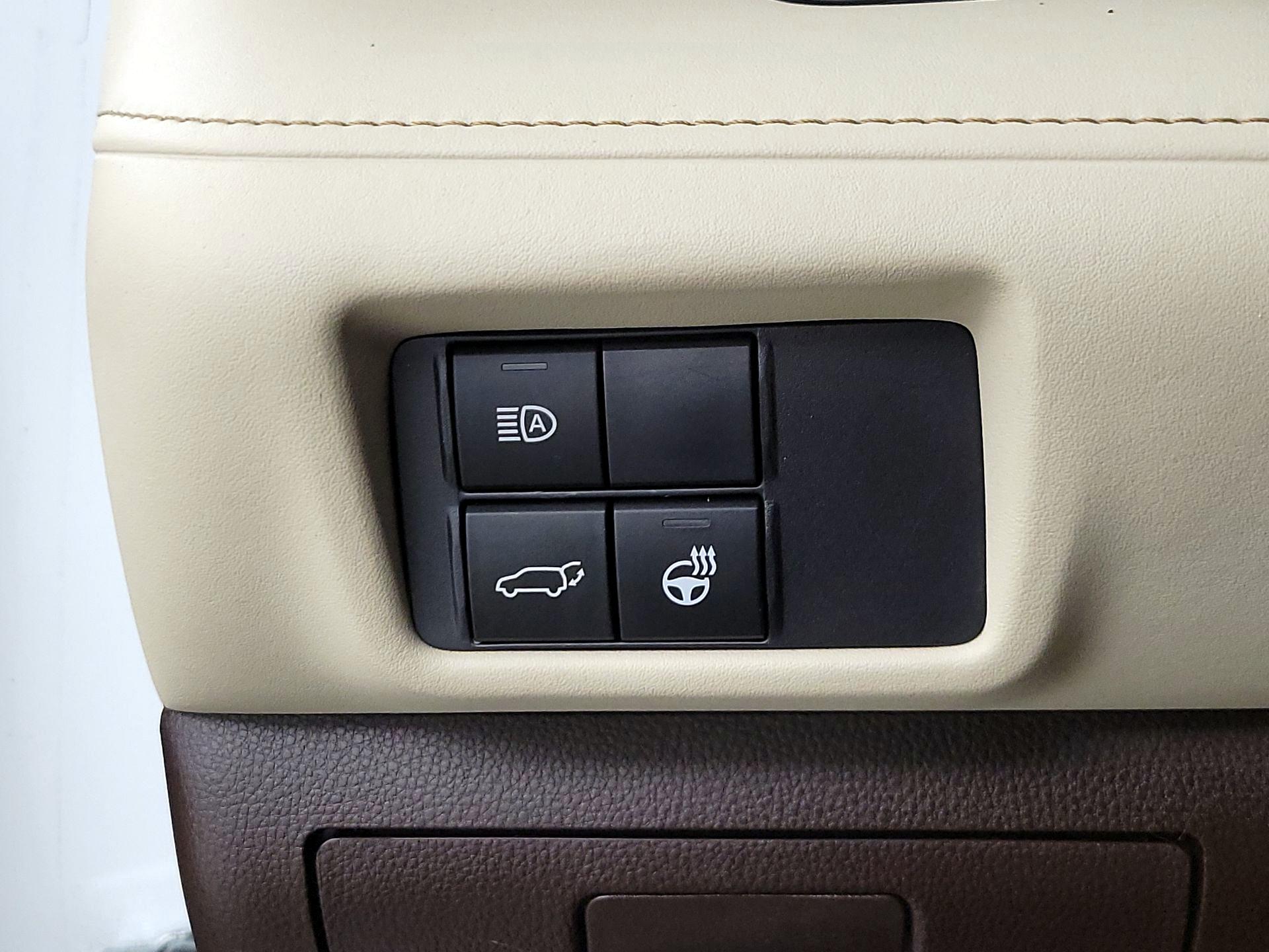 Thumbnail: 2022 Toyota Highlander - 13
