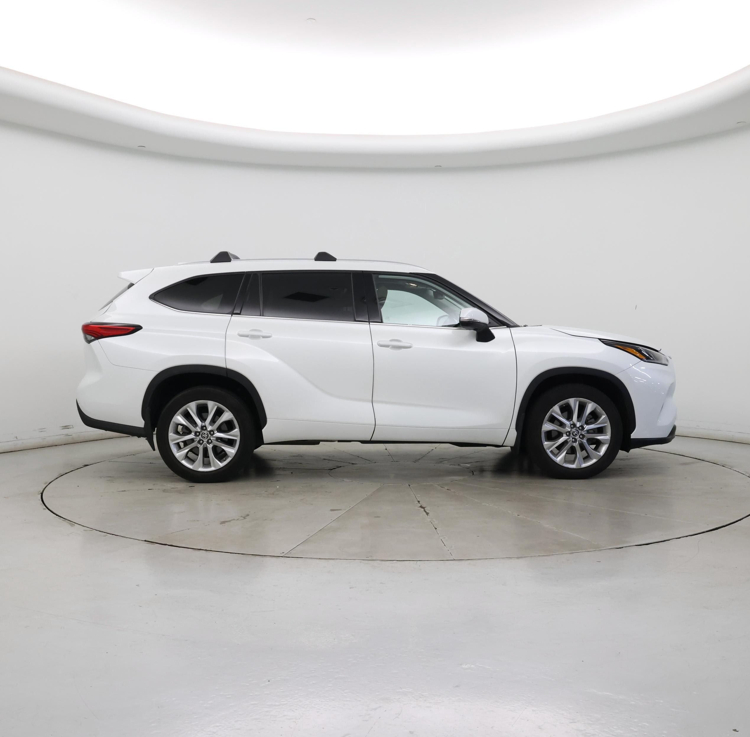 Thumbnail: 2022 Toyota Highlander - 7