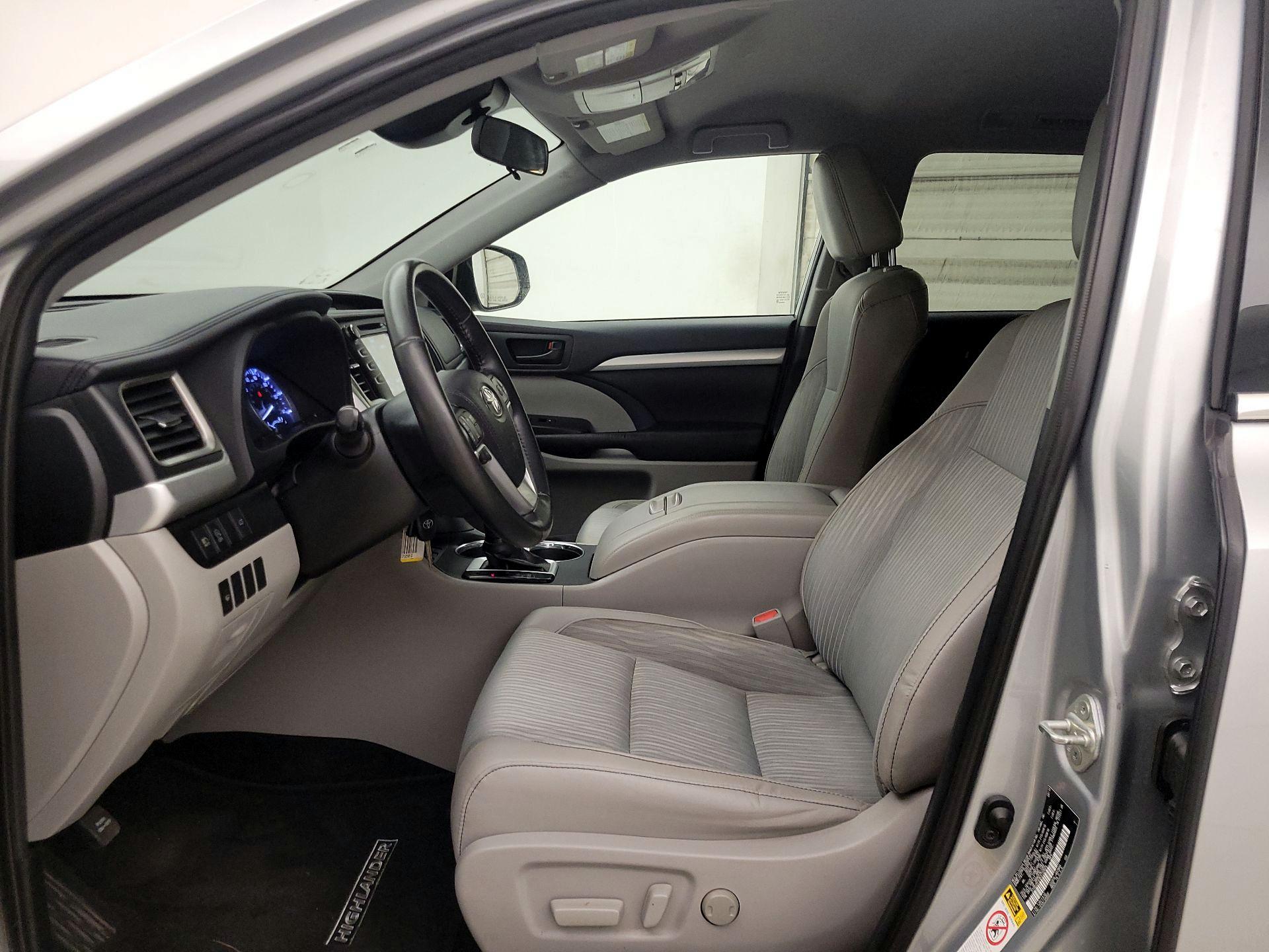 Thumbnail: 2019 Toyota Highlander - 11