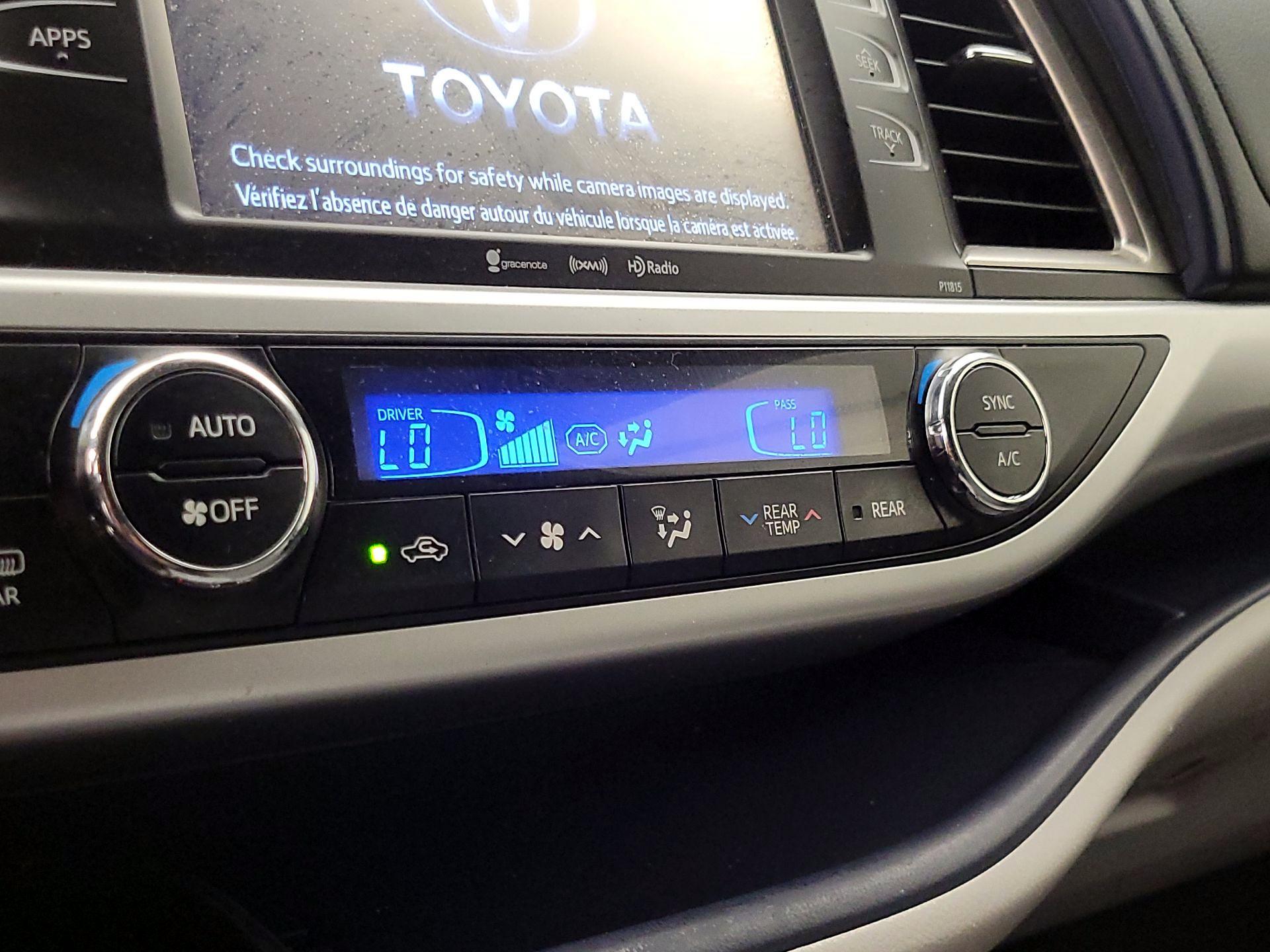 Thumbnail: 2019 Toyota Highlander - 16