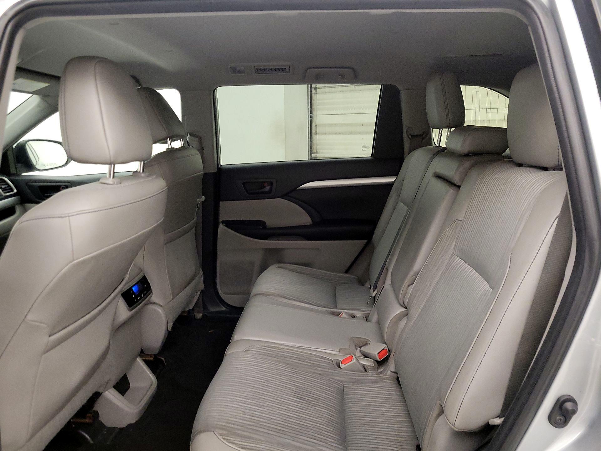 Thumbnail: 2019 Toyota Highlander - 19