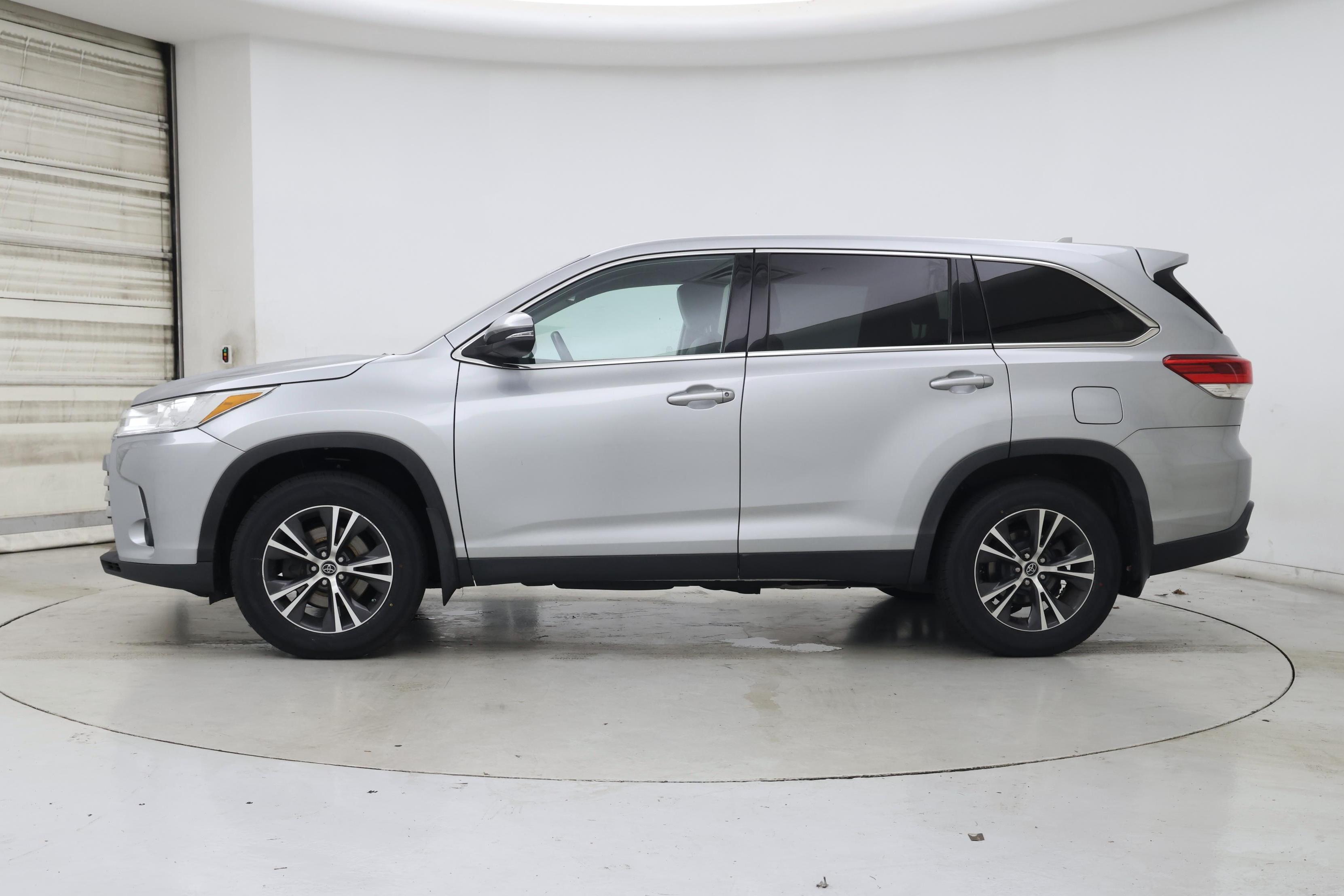 Thumbnail: 2019 Toyota Highlander - 3