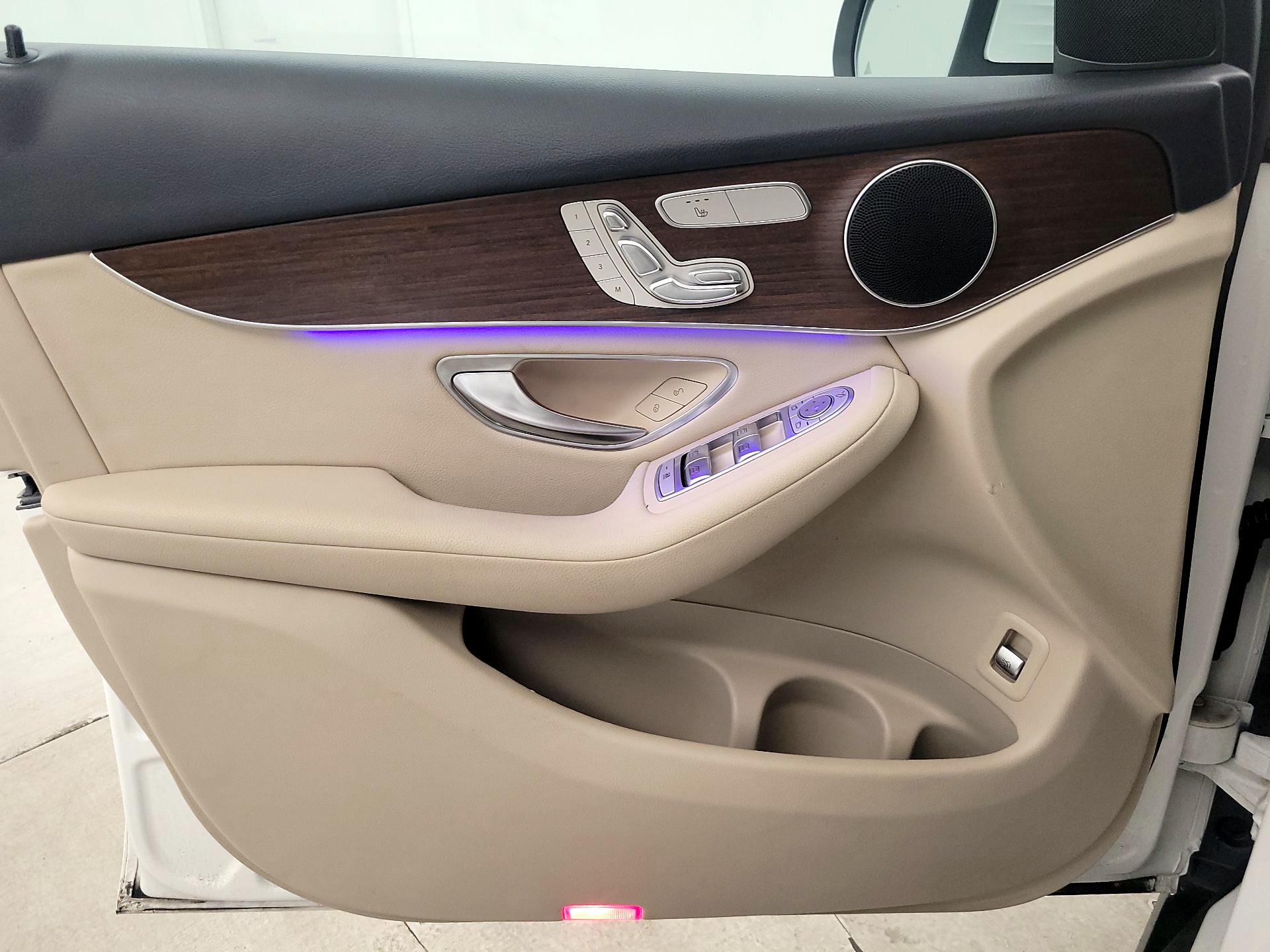 Thumbnail: 2020 Mercedes-Benz GLC - 12