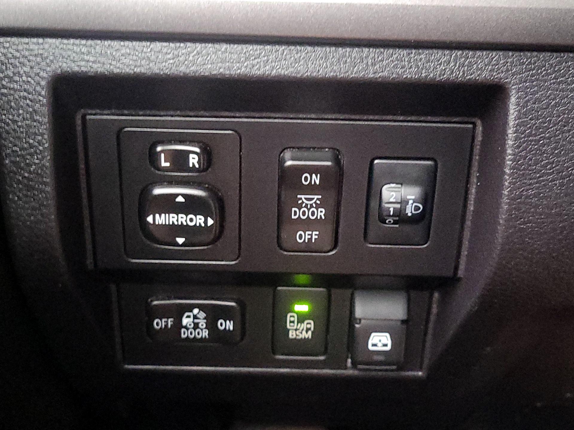 Thumbnail: 2016 Toyota Tundra - 13