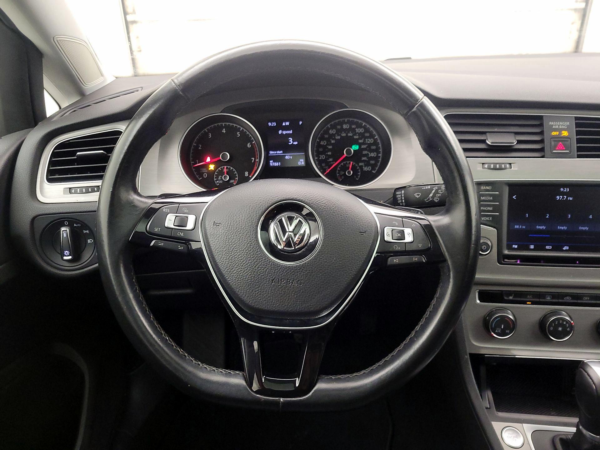 Thumbnail: 2017 Volkswagen Golf - 10