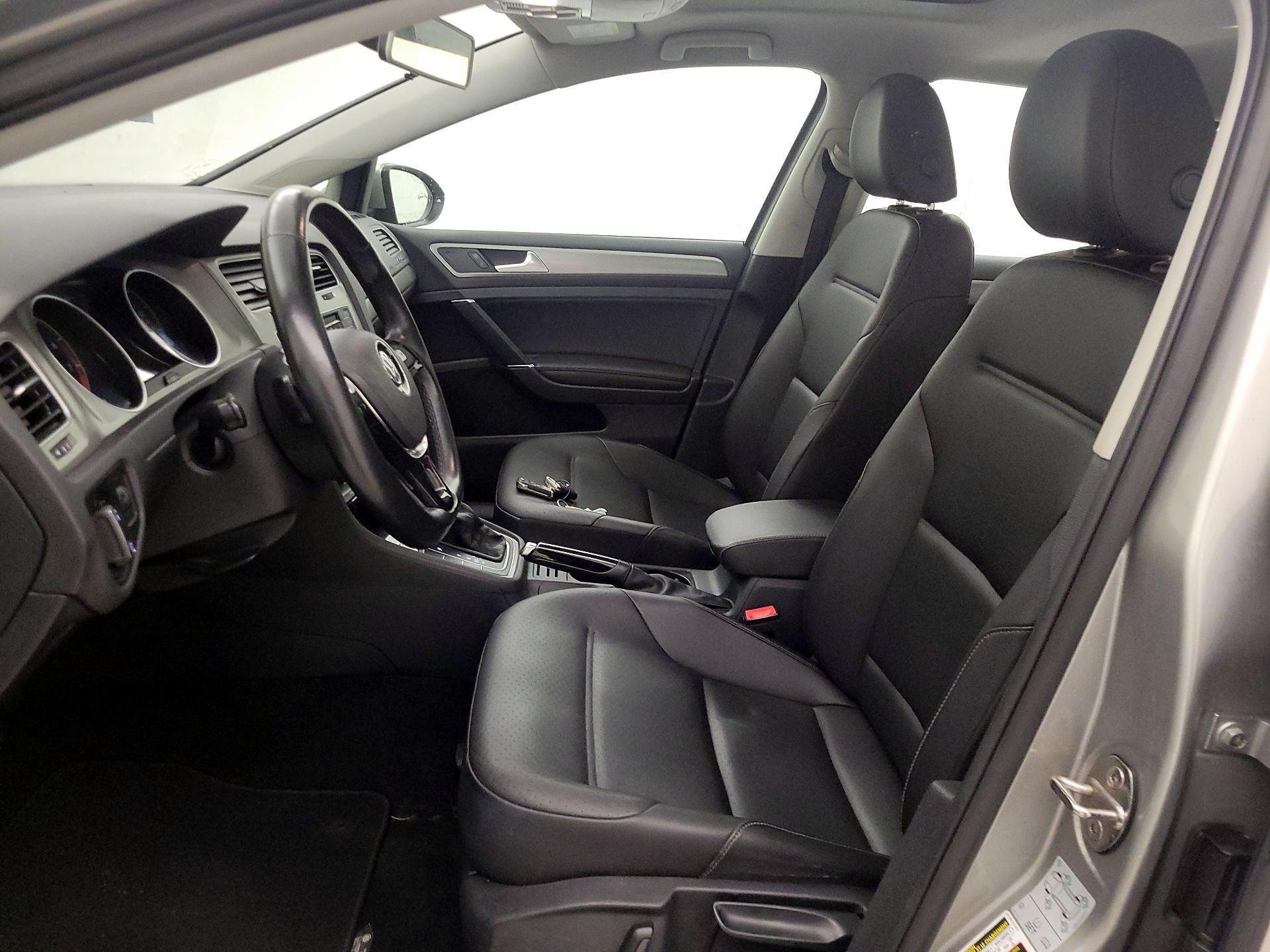 Thumbnail: 2017 Volkswagen Golf - 11