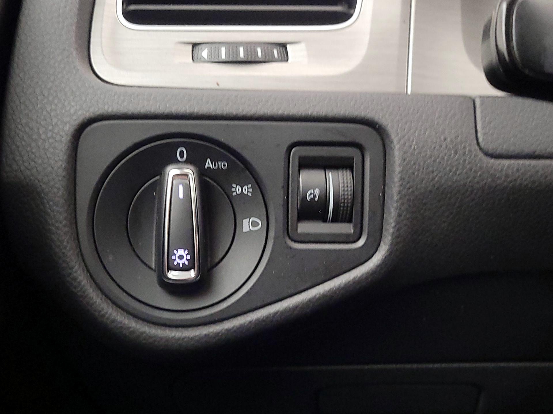 Thumbnail: 2017 Volkswagen Golf - 13