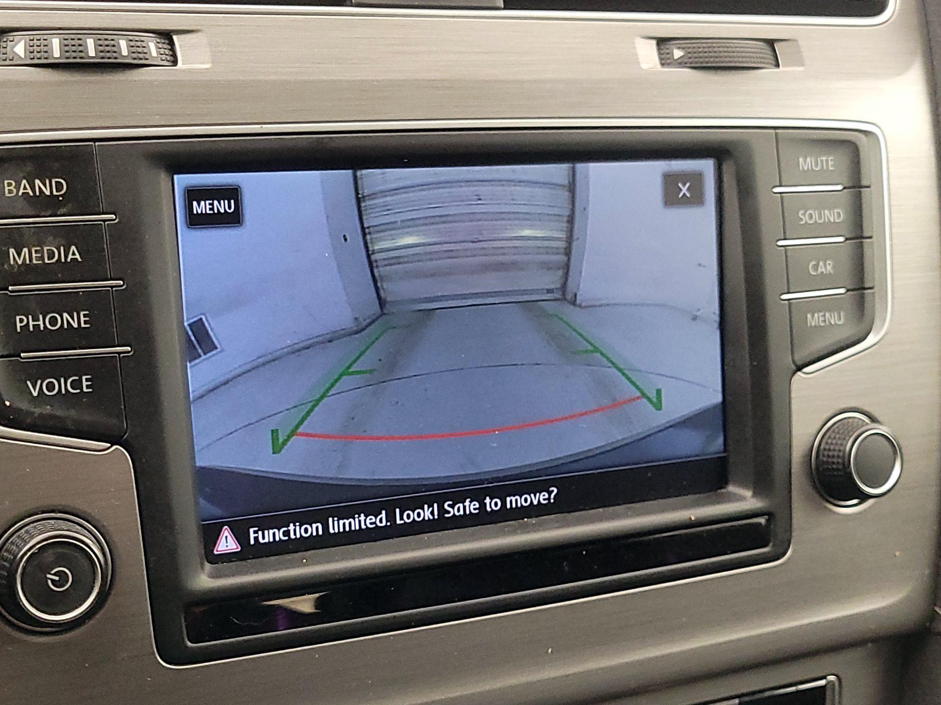 Thumbnail: 2017 Volkswagen Golf - 14