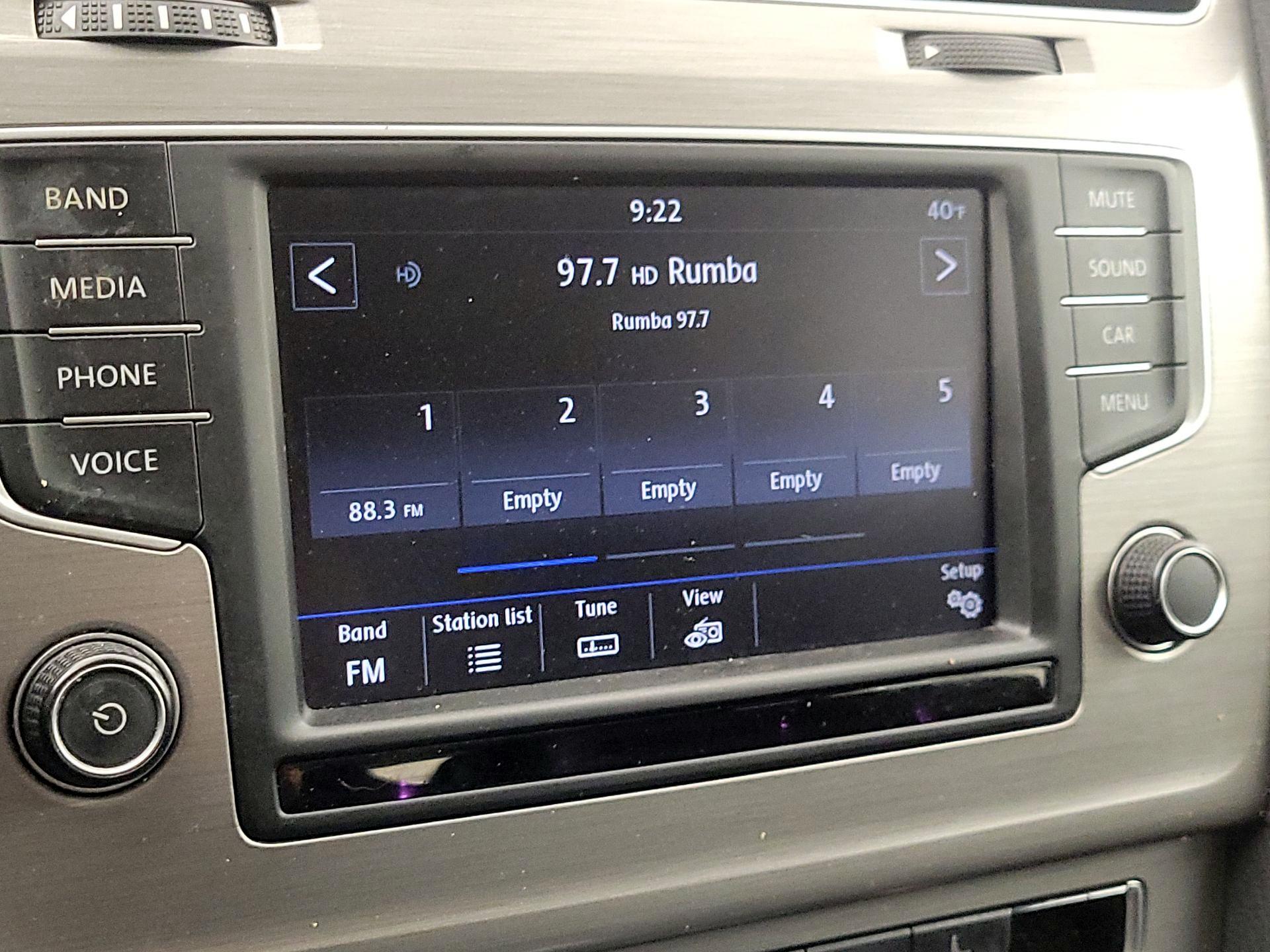 Thumbnail: 2017 Volkswagen Golf - 15