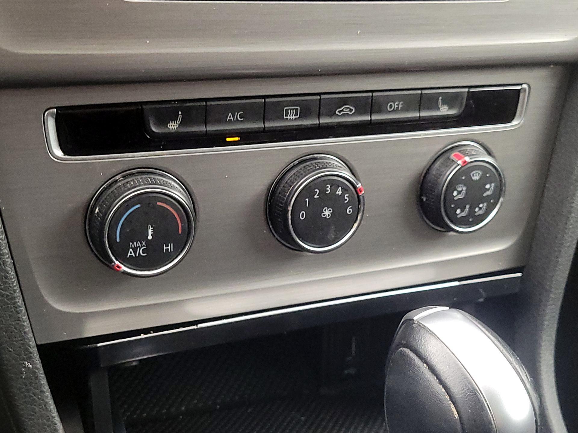 Thumbnail: 2017 Volkswagen Golf - 16