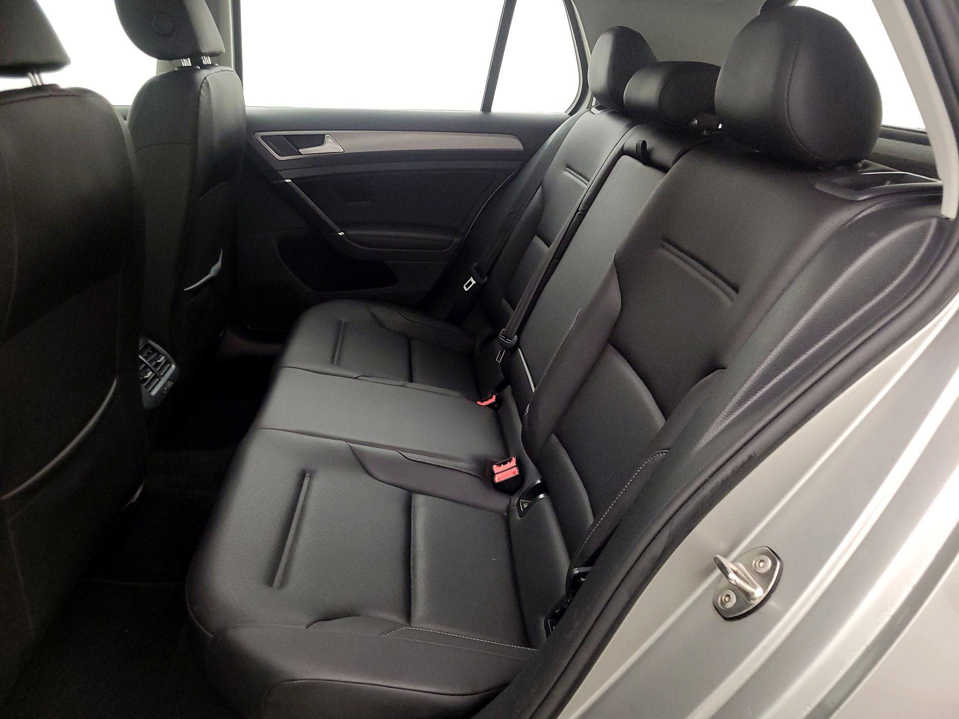 Thumbnail: 2017 Volkswagen Golf - 20