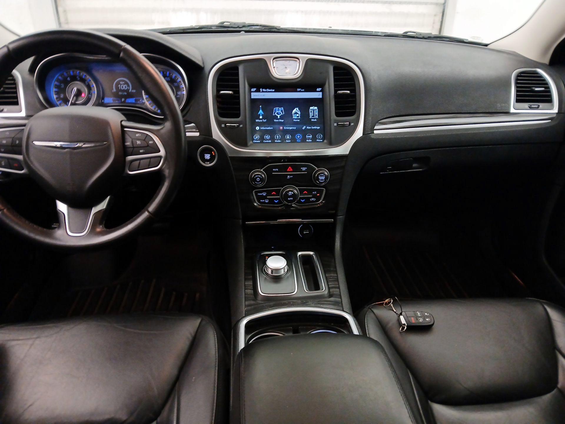 Thumbnail: 2019 Chrysler 300 - 9