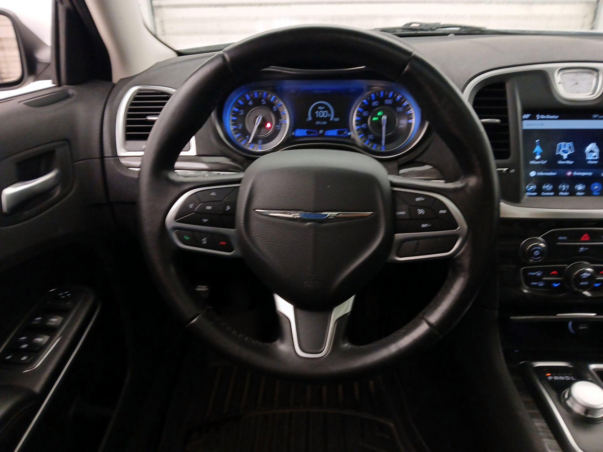 Thumbnail: 2019 Chrysler 300 - 10