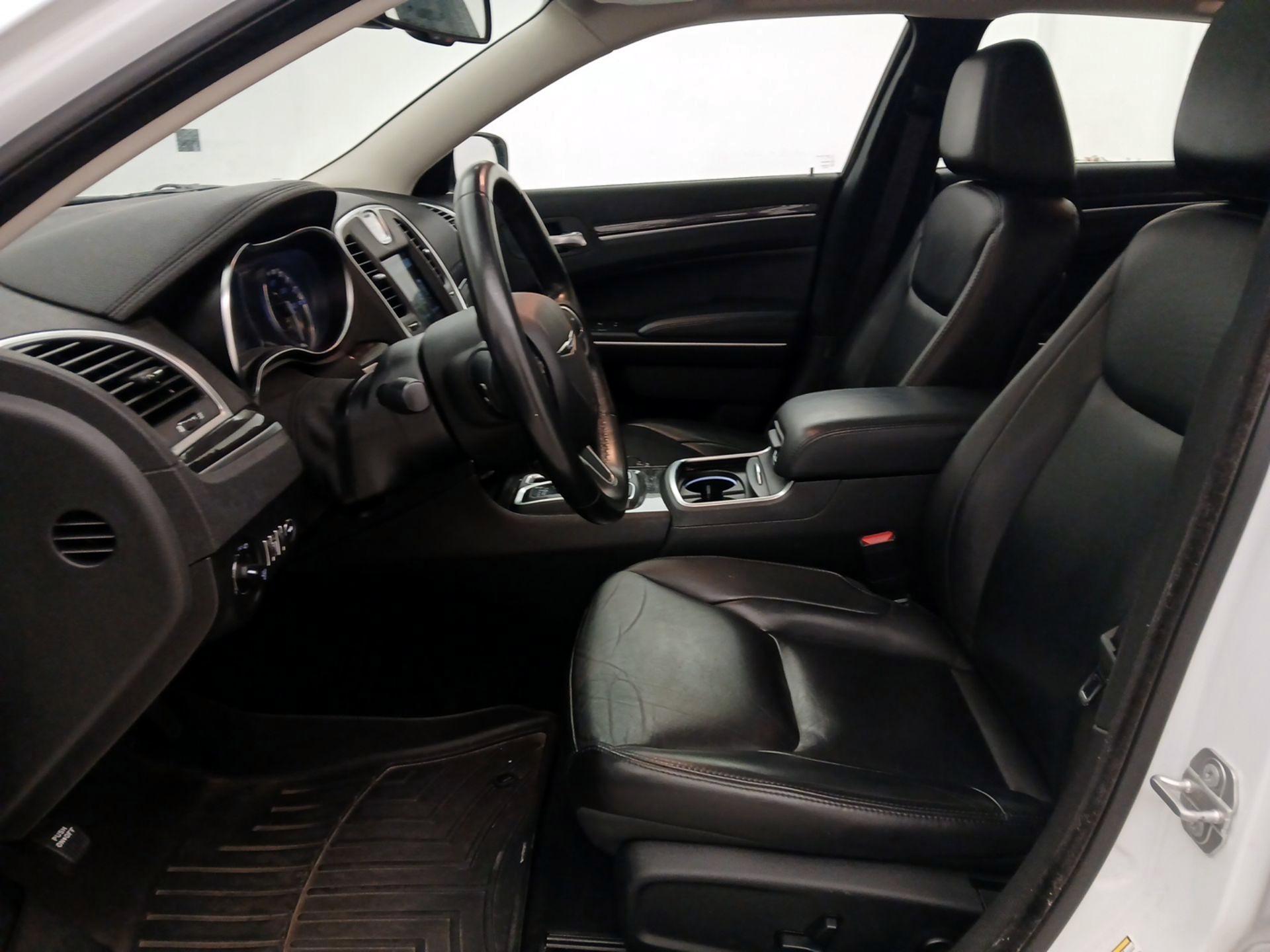 Thumbnail: 2019 Chrysler 300 - 11