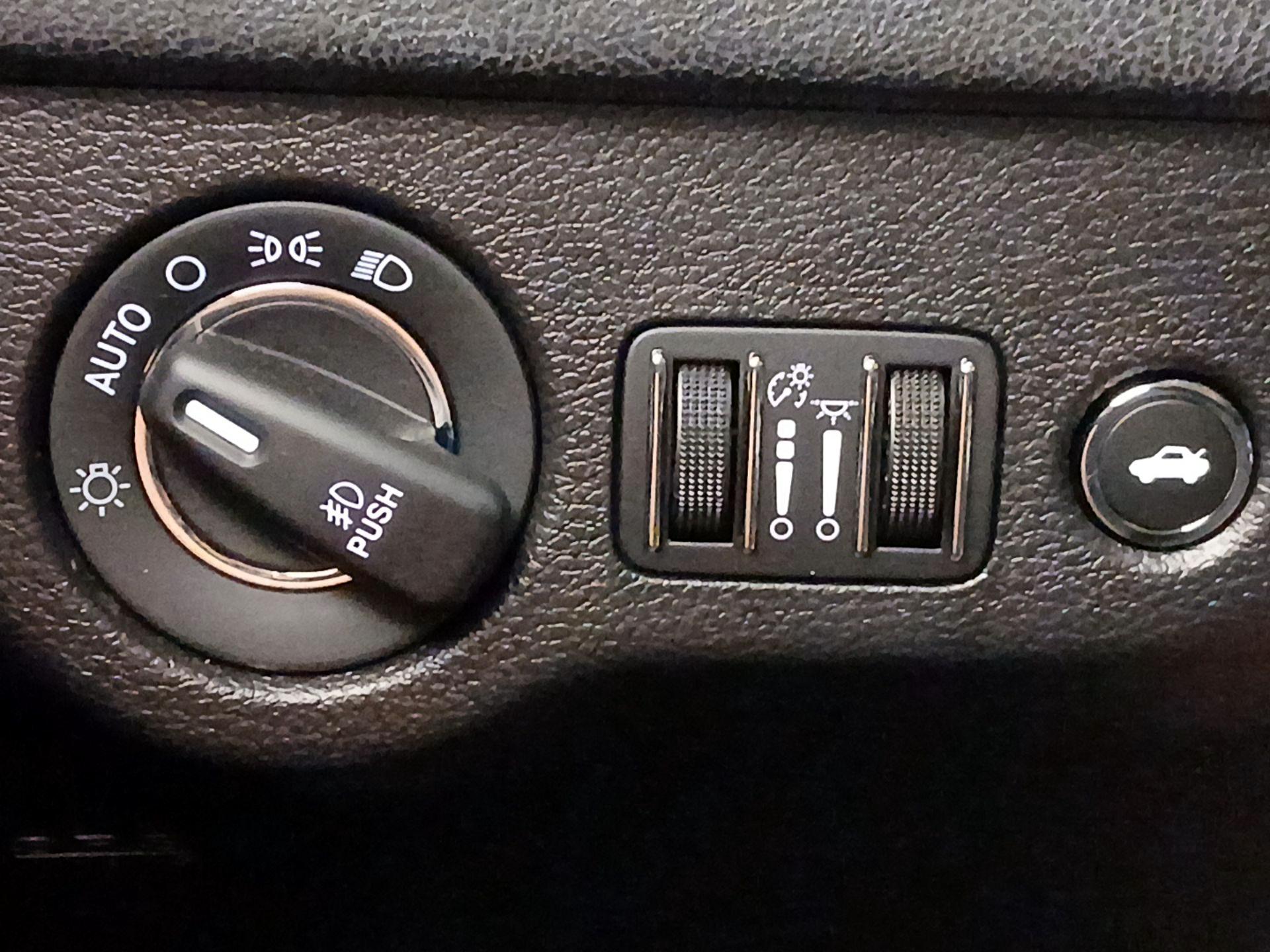 Thumbnail: 2019 Chrysler 300 - 13