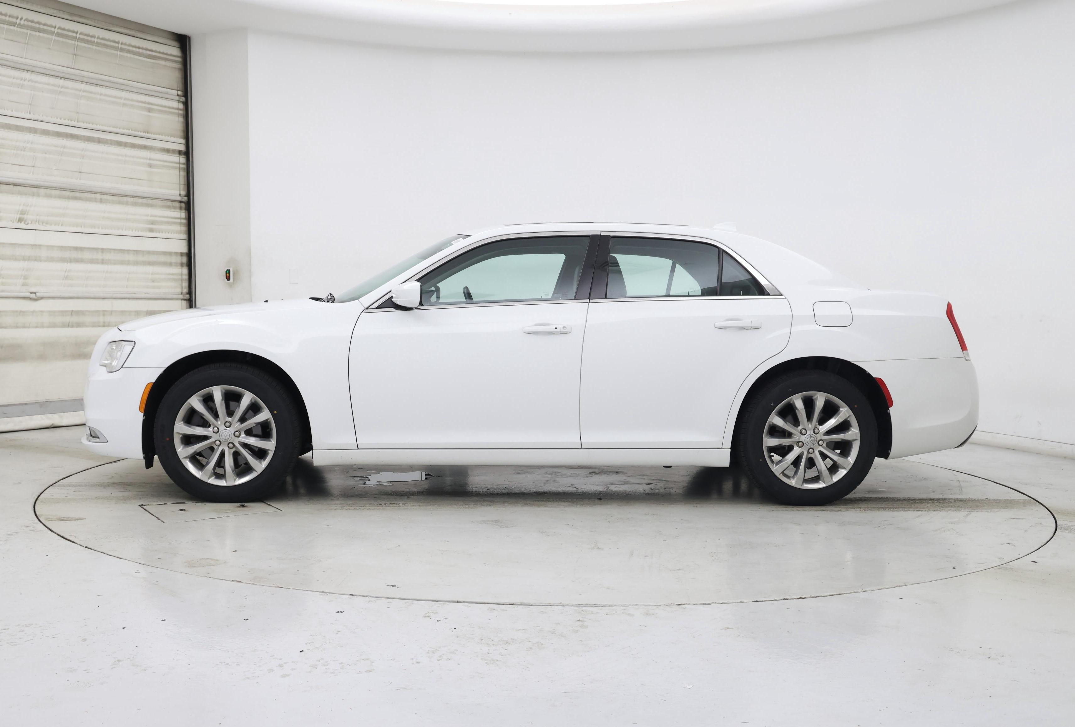 Thumbnail: 2019 Chrysler 300 - 3