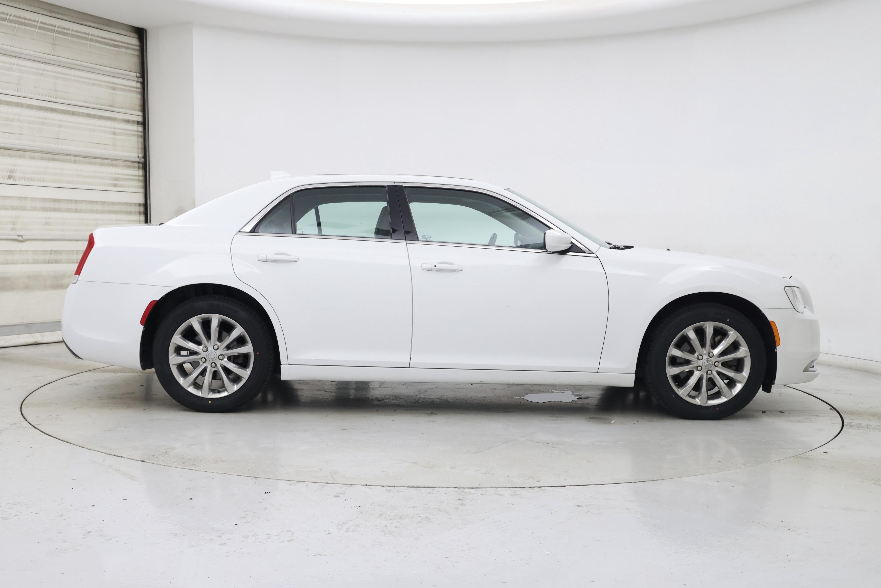 Thumbnail: 2019 Chrysler 300 - 7